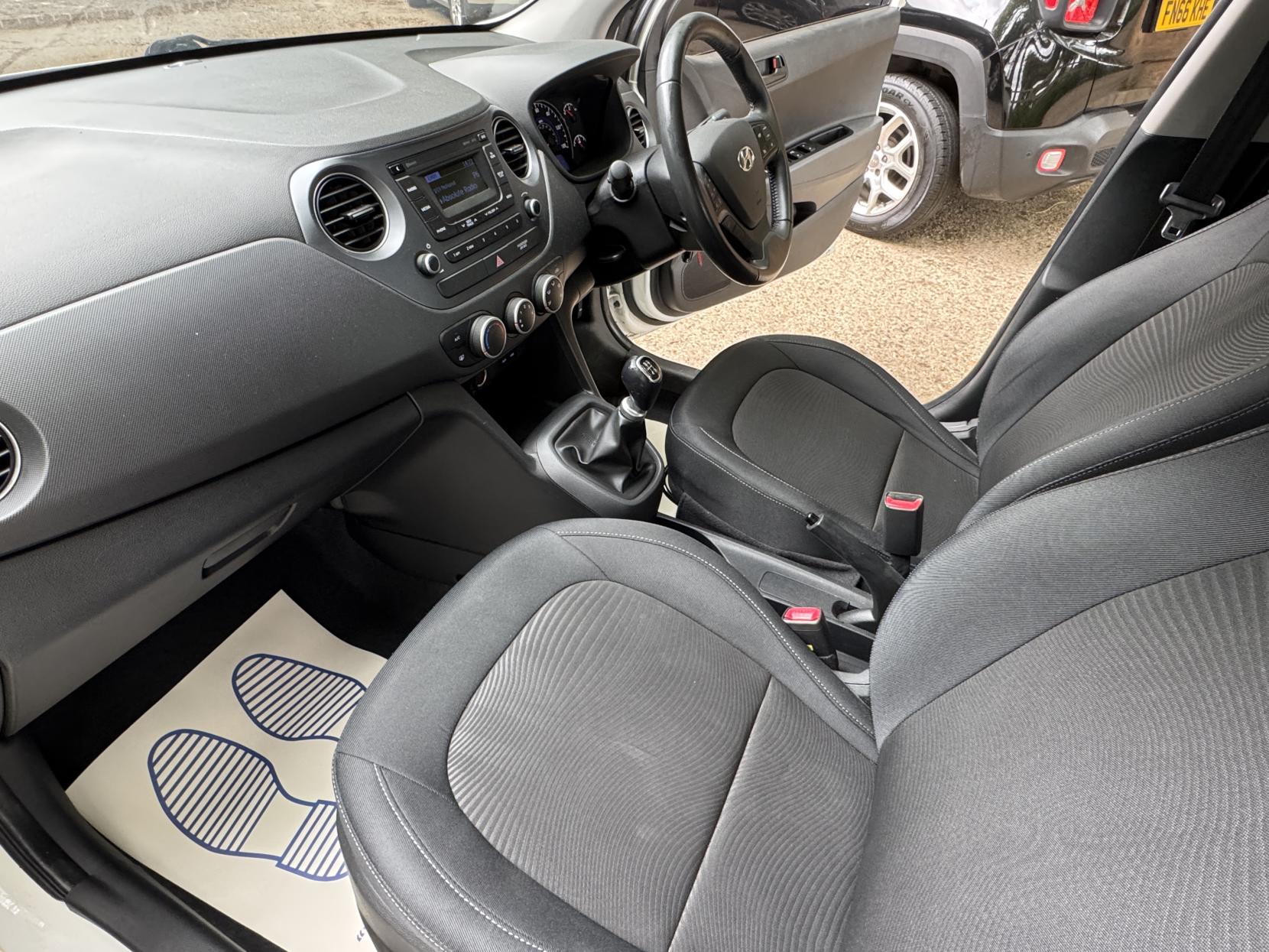 Hyundai i10 1.0 SE Hatchback 5dr Petrol Manual Euro 6 (67 ps)