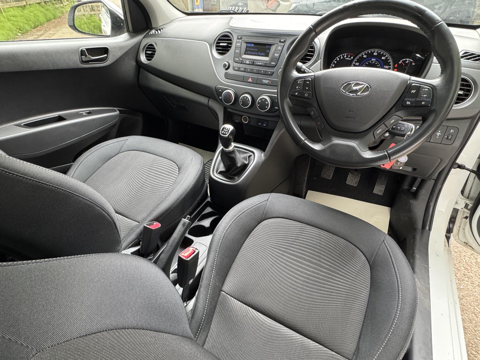 Hyundai i10 1.0 SE Hatchback 5dr Petrol Manual Euro 6 (67 ps)