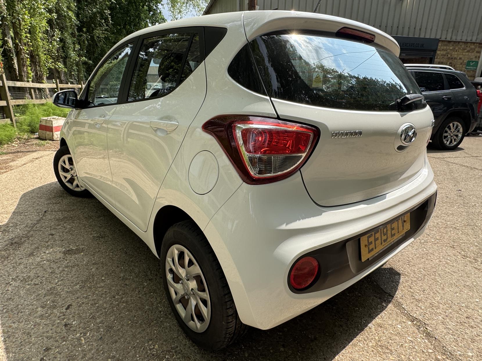 Hyundai i10 1.0 SE Hatchback 5dr Petrol Manual Euro 6 (67 ps)