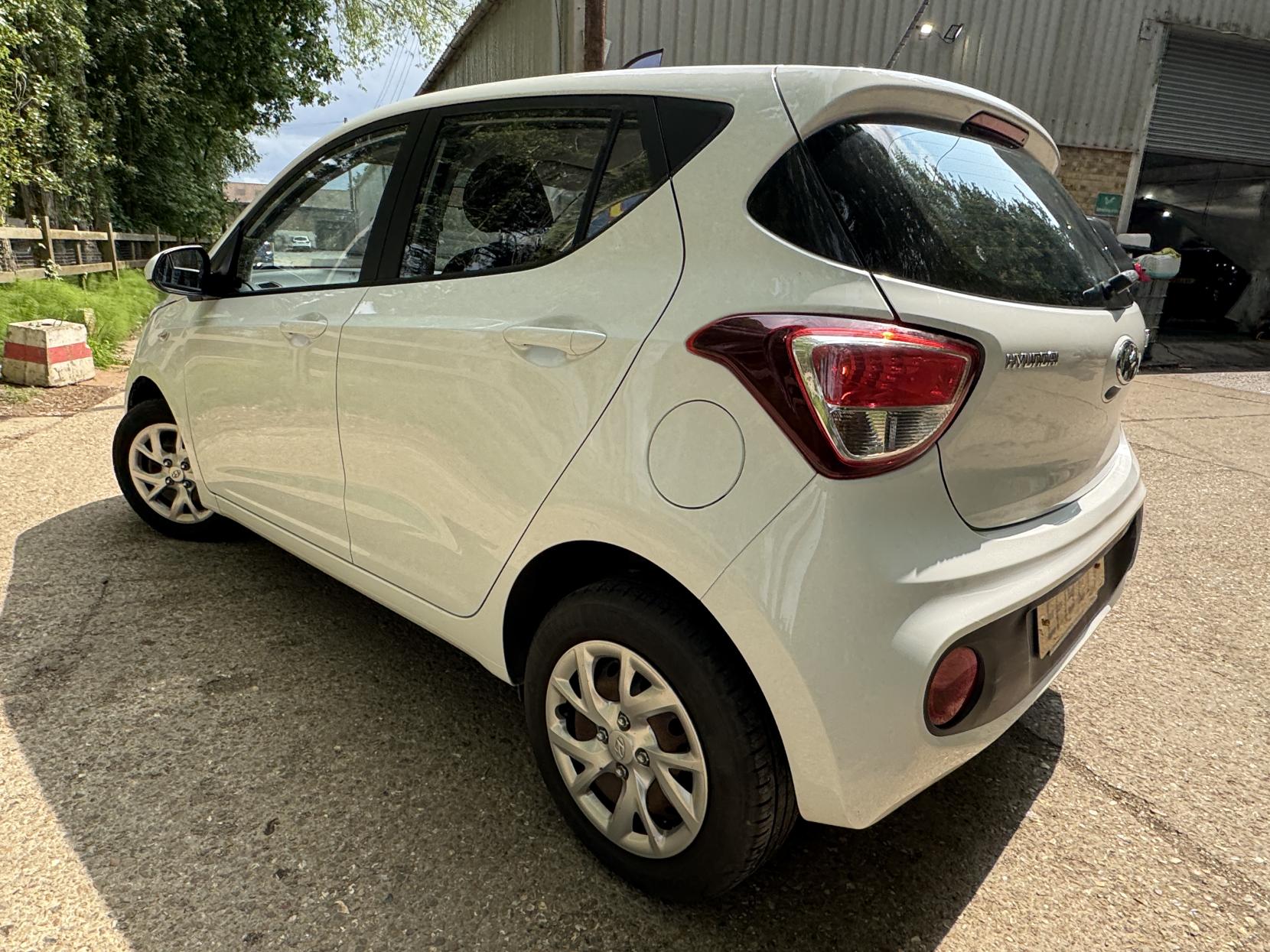 Hyundai i10 1.0 SE Hatchback 5dr Petrol Manual Euro 6 (67 ps)