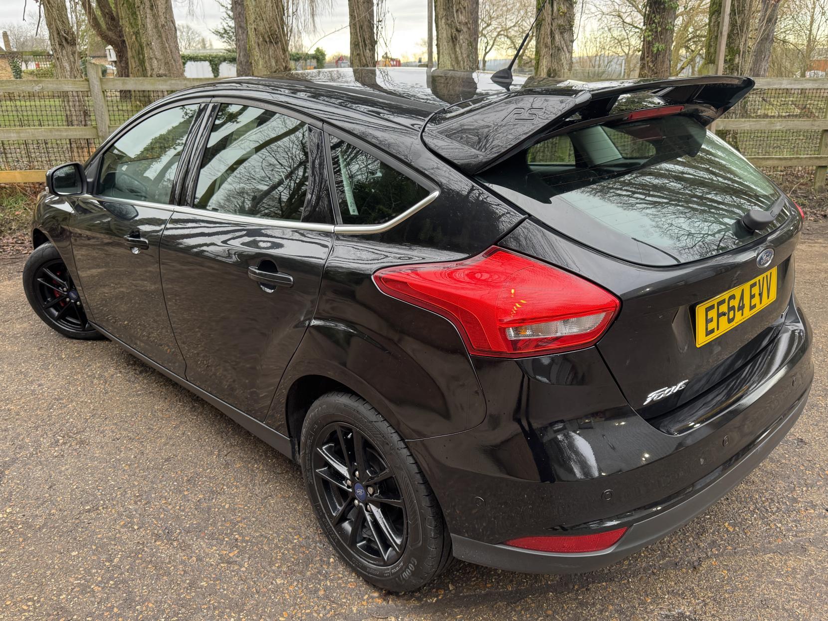 Ford Focus 1.0T EcoBoost Zetec Hatchback 5dr Petrol Manual Euro 6 (s/s) (100 ps)