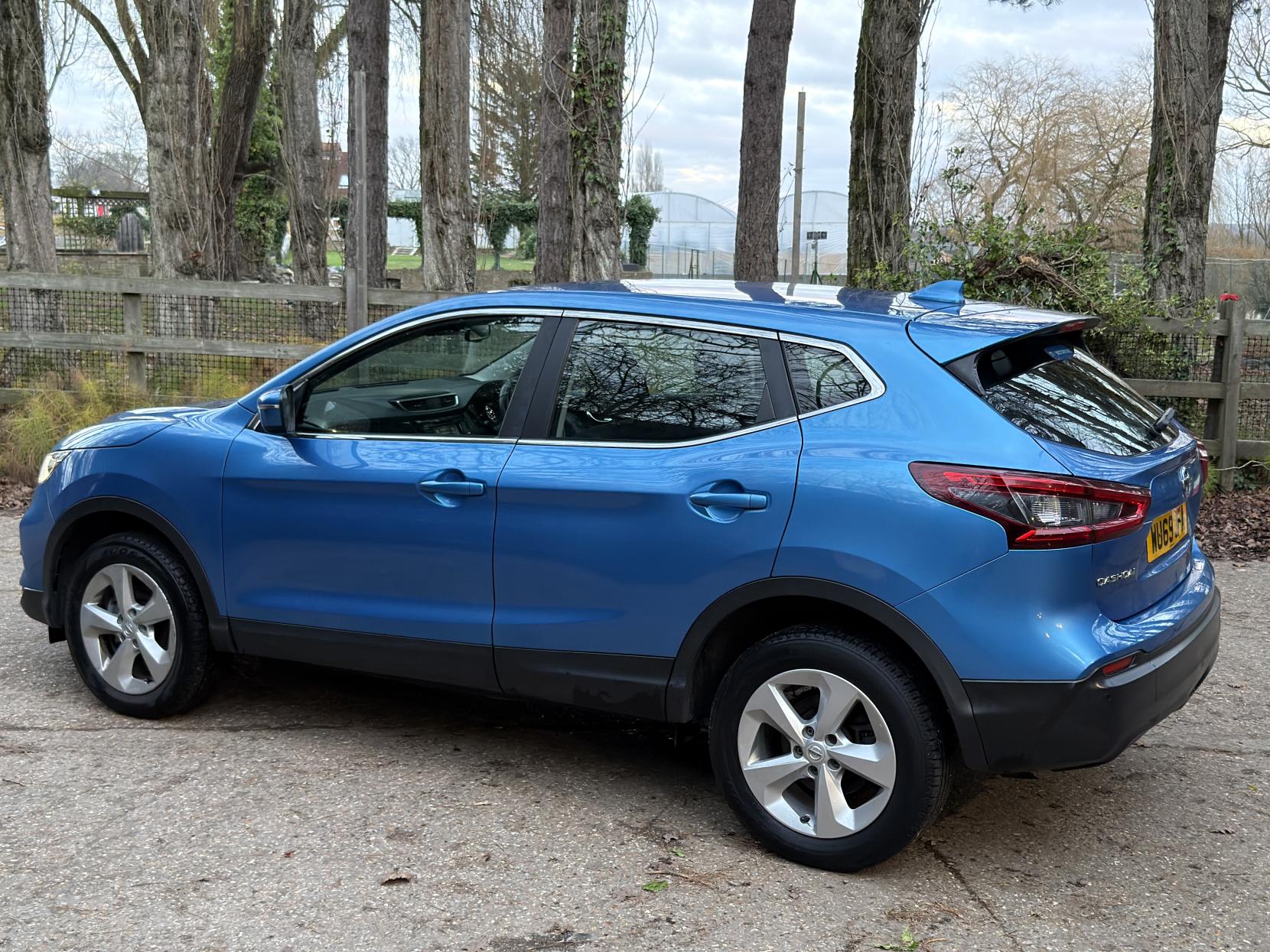 Nissan Qashqai 1.3 DIG-T Acenta Premium SUV 5dr Petrol Manual Euro 6 (s/s) (140 ps)