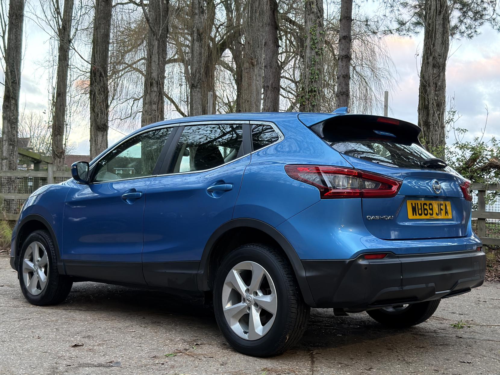 Nissan Qashqai 1.3 DIG-T Acenta Premium SUV 5dr Petrol Manual Euro 6 (s/s) (140 ps)