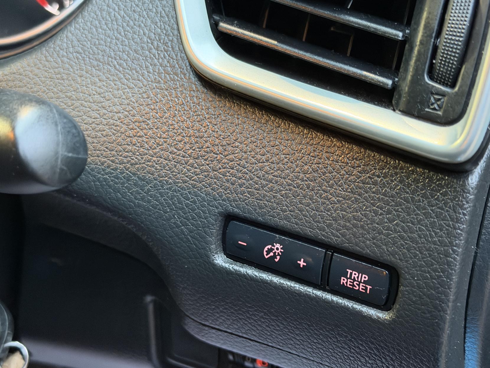 Nissan Qashqai 1.3 DIG-T Acenta Premium SUV 5dr Petrol Manual Euro 6 (s/s) (140 ps)