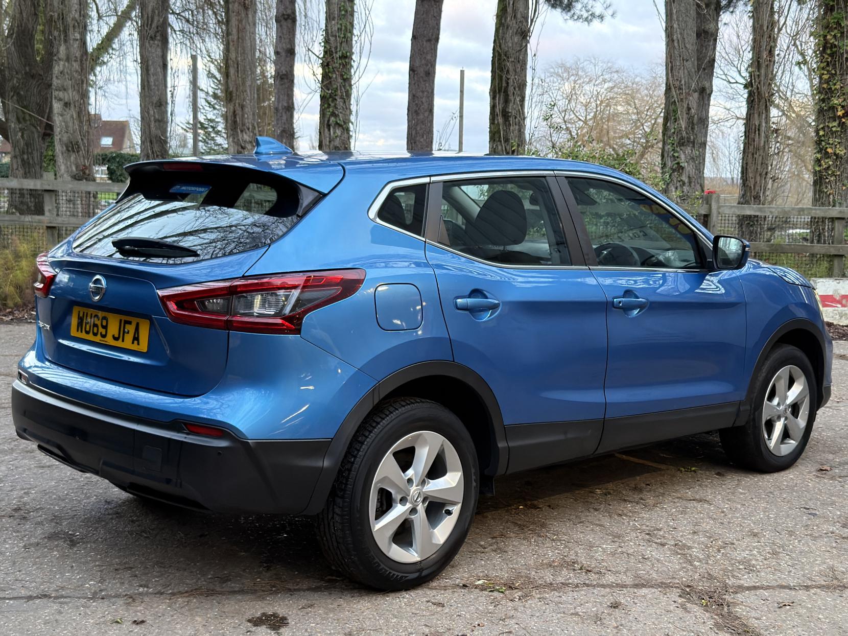 Nissan Qashqai 1.3 DIG-T Acenta Premium SUV 5dr Petrol Manual Euro 6 (s/s) (140 ps)