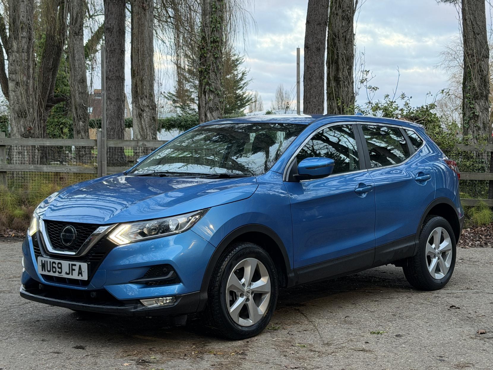 Nissan Qashqai 1.3 DIG-T Acenta Premium SUV 5dr Petrol Manual Euro 6 (s/s) (140 ps)