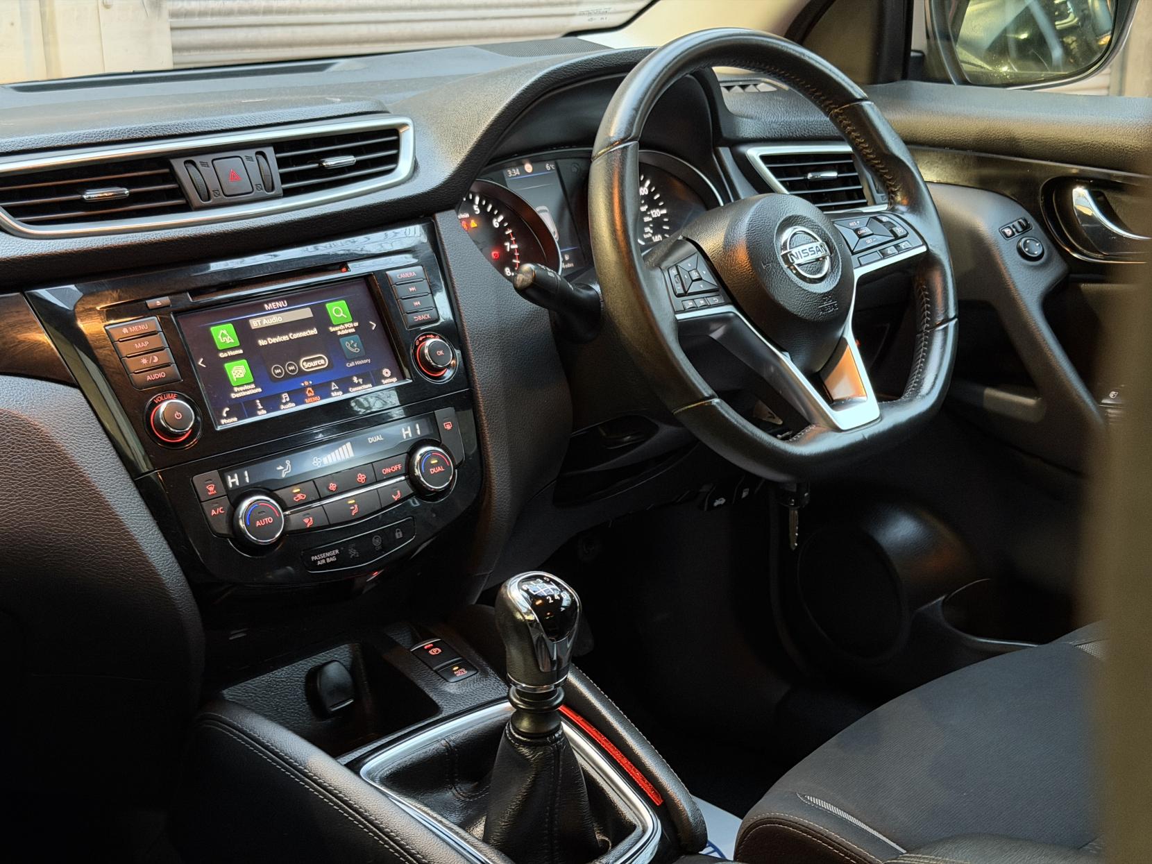 Nissan Qashqai 1.3 DIG-T Acenta Premium SUV 5dr Petrol Manual Euro 6 (s/s) (140 ps)