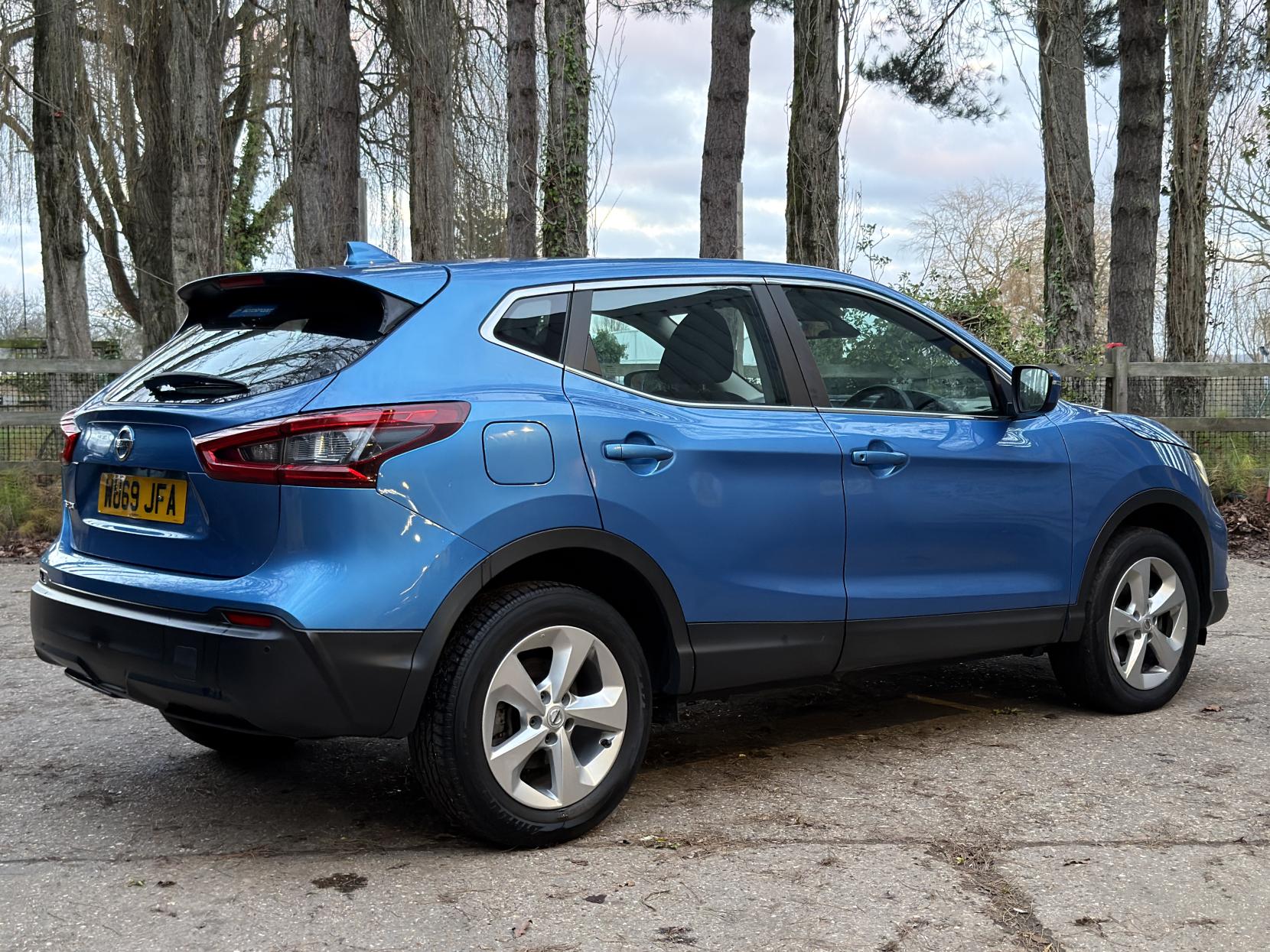 Nissan Qashqai 1.3 DIG-T Acenta Premium SUV 5dr Petrol Manual Euro 6 (s/s) (140 ps)