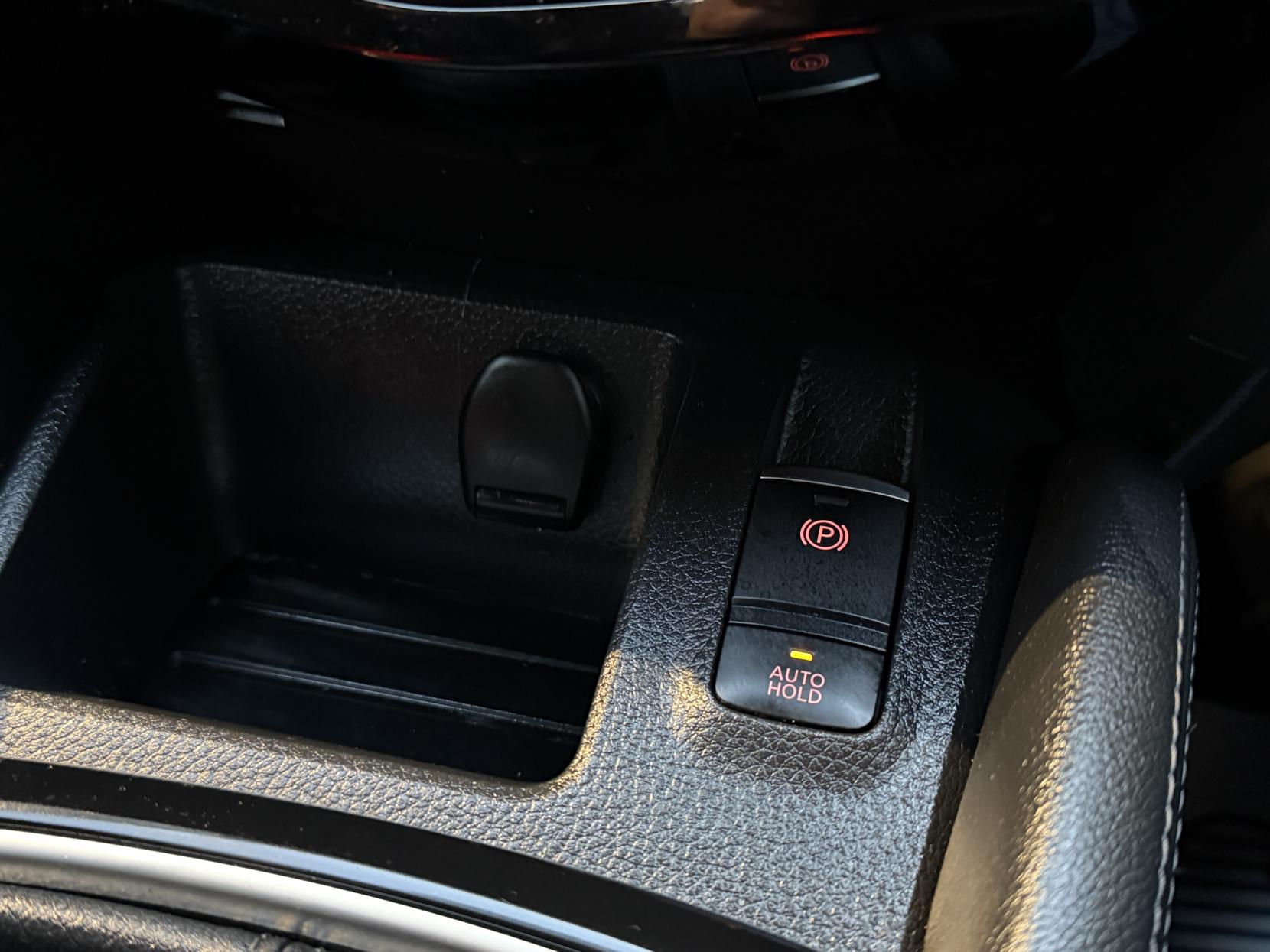 Nissan Qashqai 1.3 DIG-T Acenta Premium SUV 5dr Petrol Manual Euro 6 (s/s) (140 ps)