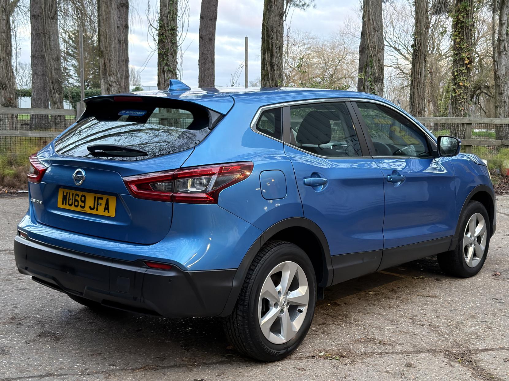 Nissan Qashqai 1.3 DIG-T Acenta Premium SUV 5dr Petrol Manual Euro 6 (s/s) (140 ps)