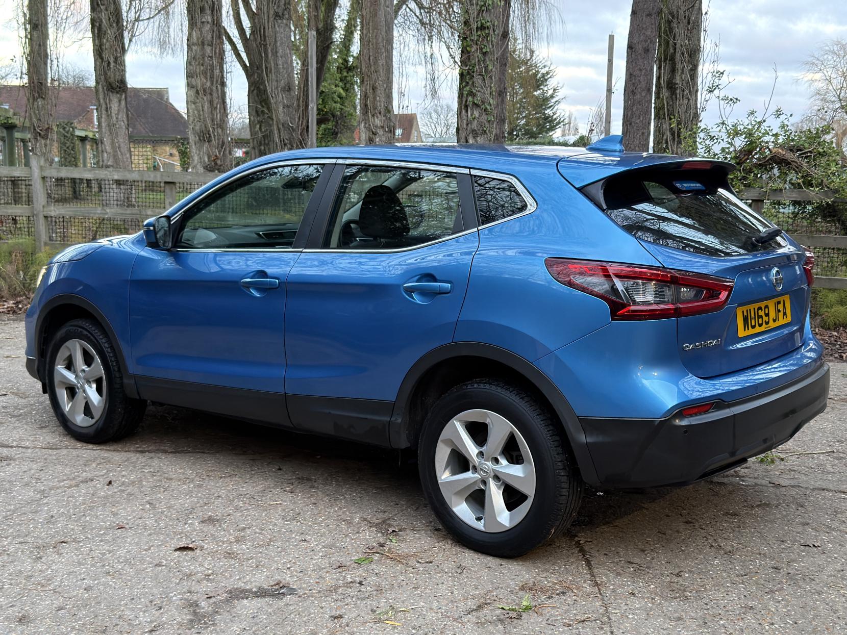 Nissan Qashqai 1.3 DIG-T Acenta Premium SUV 5dr Petrol Manual Euro 6 (s/s) (140 ps)