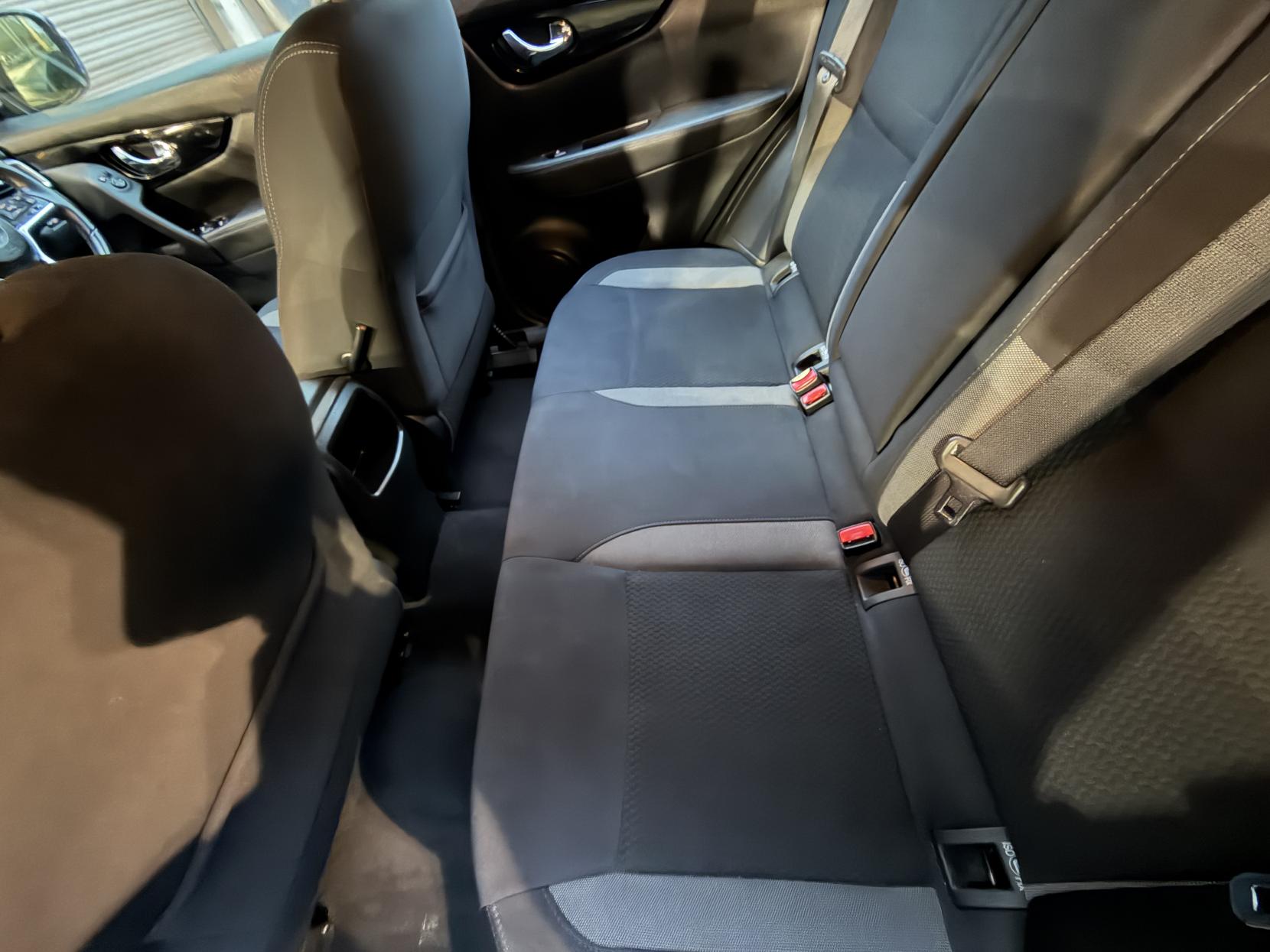 Nissan Qashqai 1.3 DIG-T Acenta Premium SUV 5dr Petrol Manual Euro 6 (s/s) (140 ps)