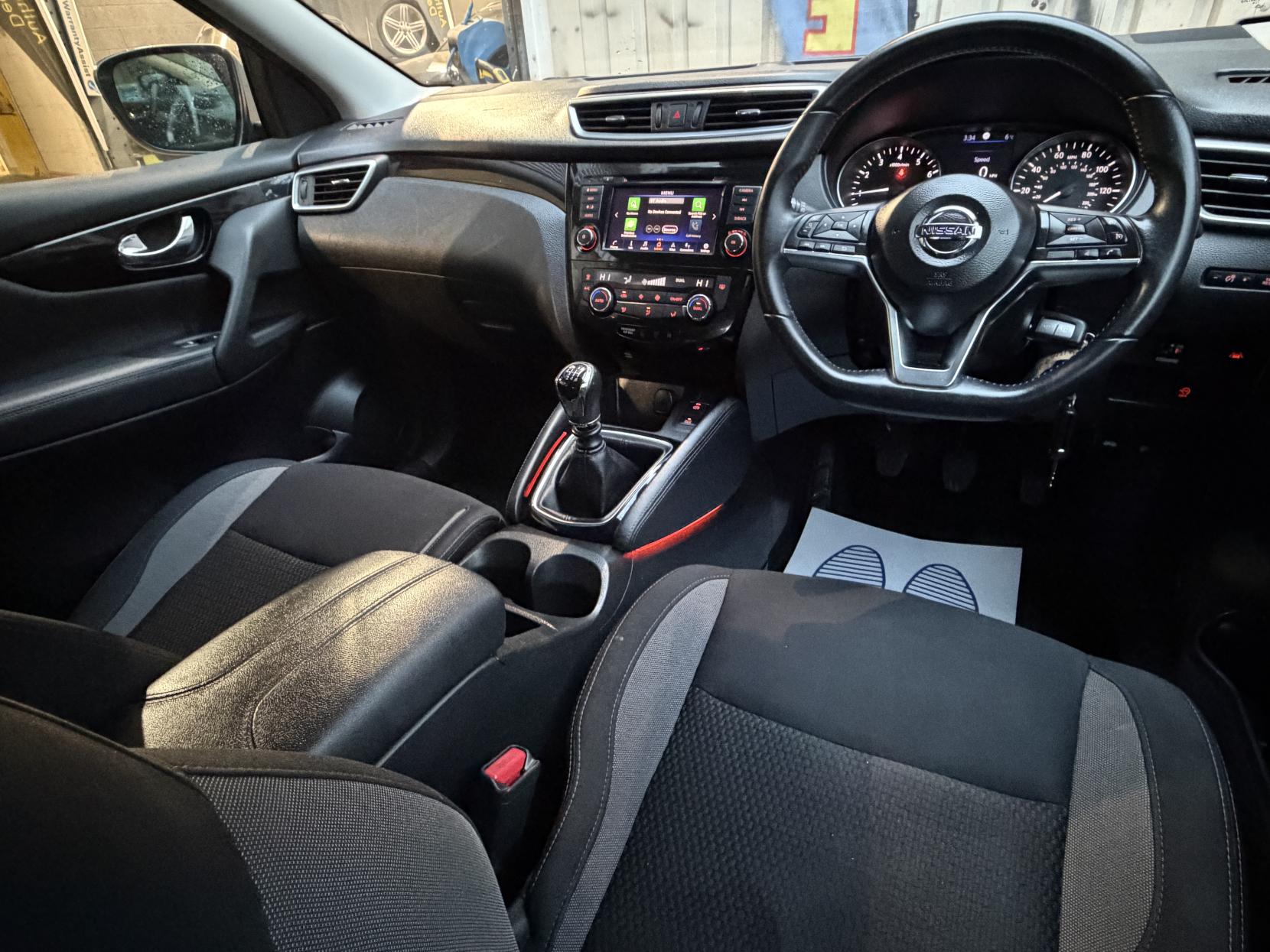 Nissan Qashqai 1.3 DIG-T Acenta Premium SUV 5dr Petrol Manual Euro 6 (s/s) (140 ps)