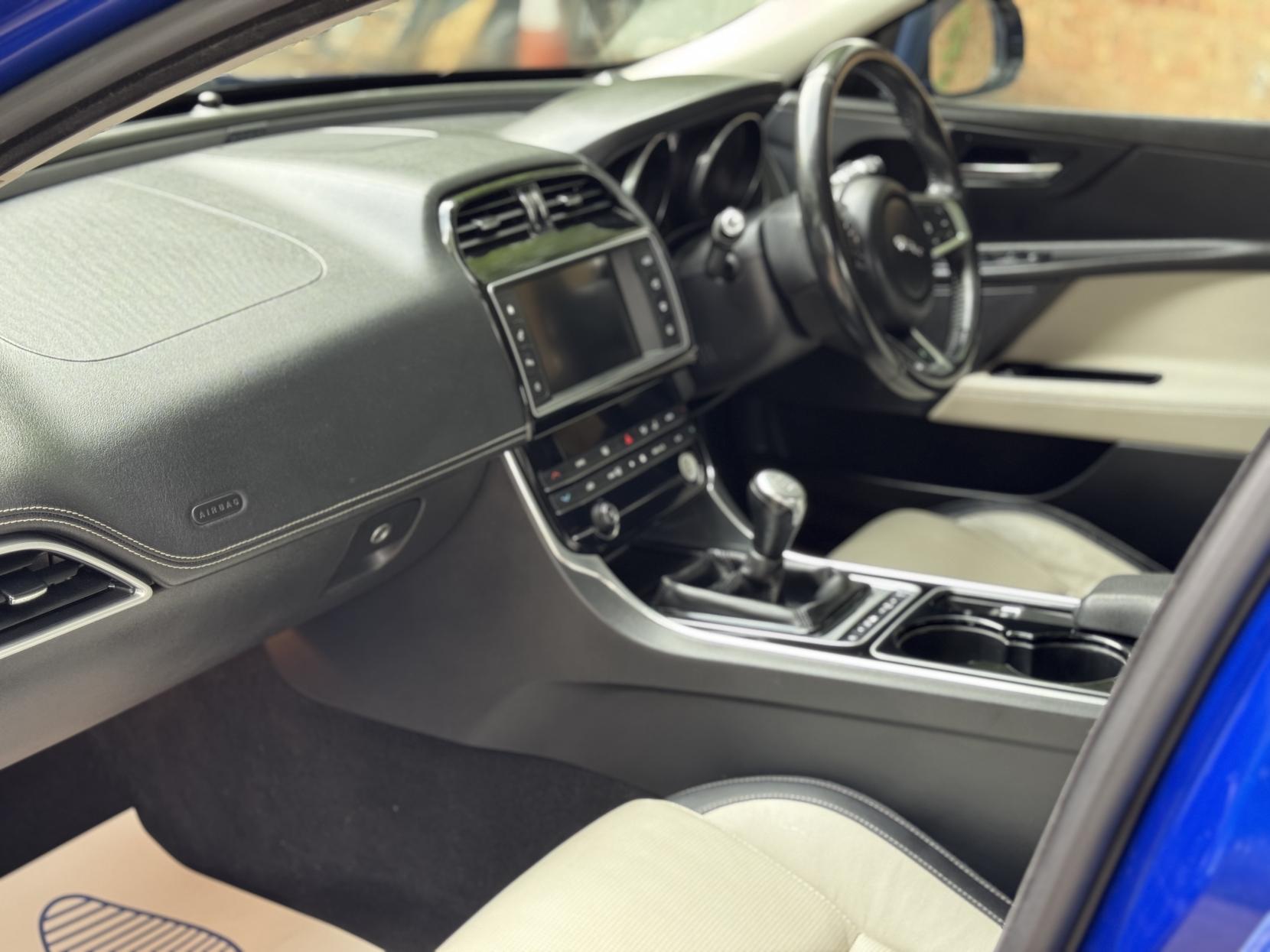 Jaguar XE 2.0d R-Sport Saloon 4dr Diesel Manual Euro 6 (s/s) (163 ps)