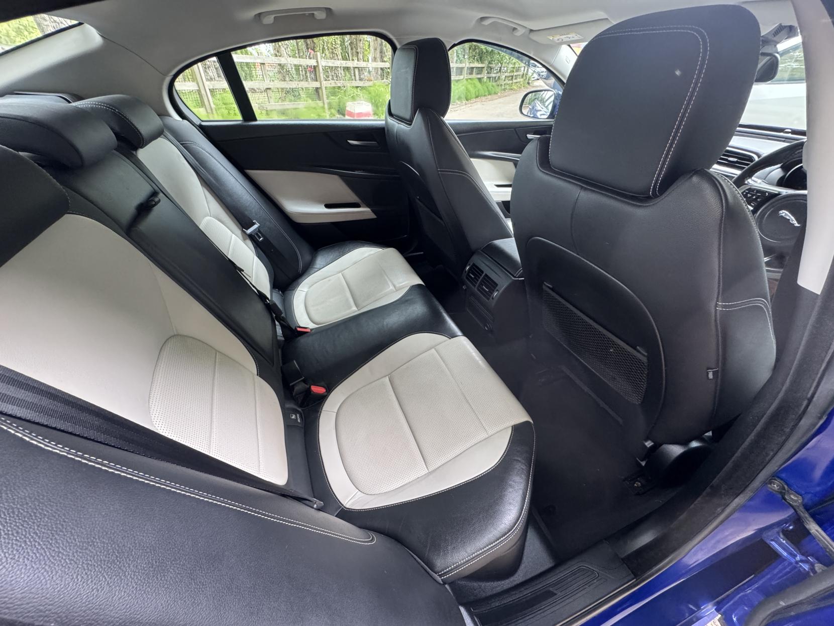 Jaguar XE 2.0d R-Sport Saloon 4dr Diesel Manual Euro 6 (s/s) (163 ps)