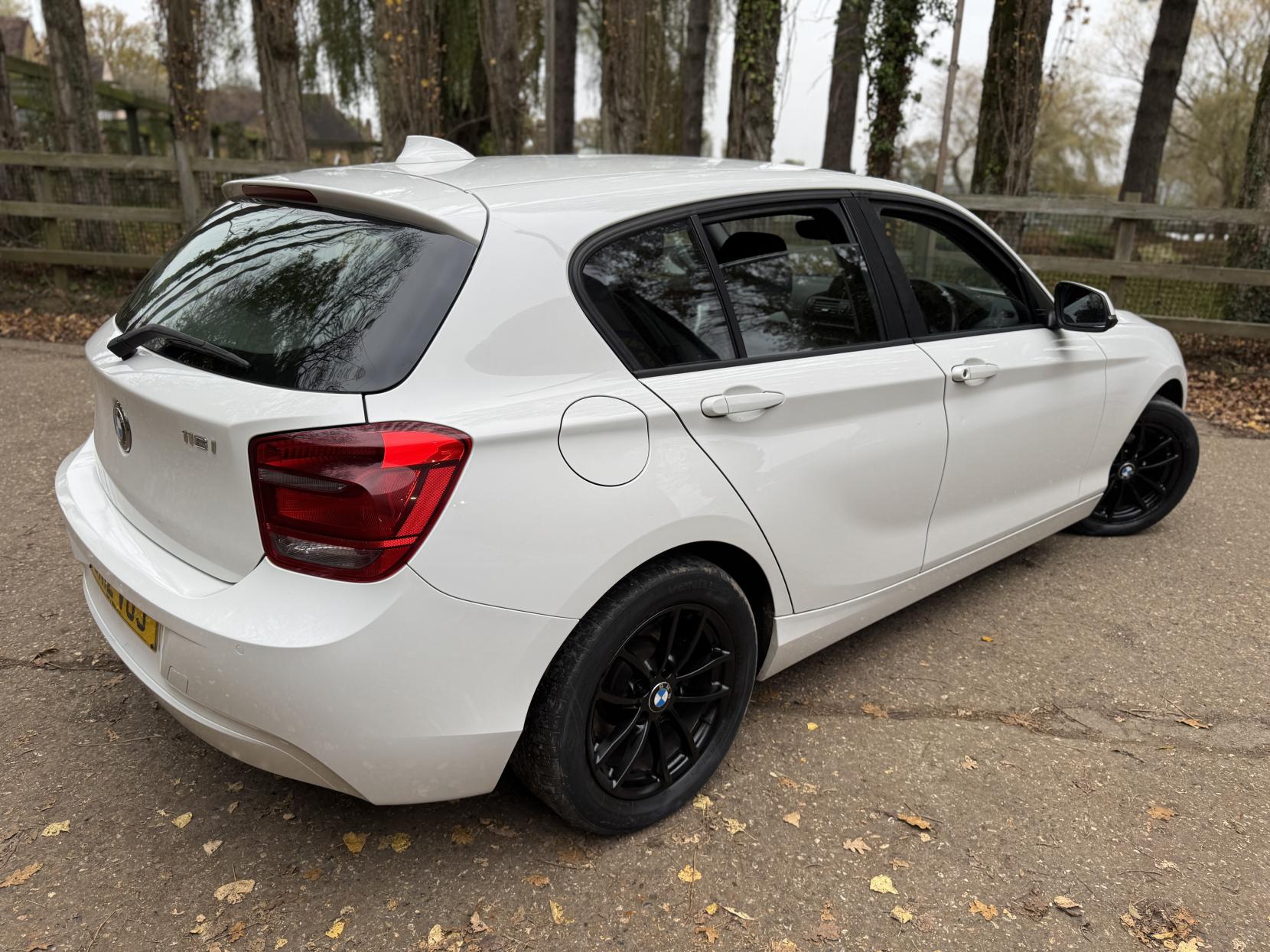 BMW 1 Series 1.6 116i SE Hatchback 5dr Petrol Manual Euro 5 (s/s) (136 ps)