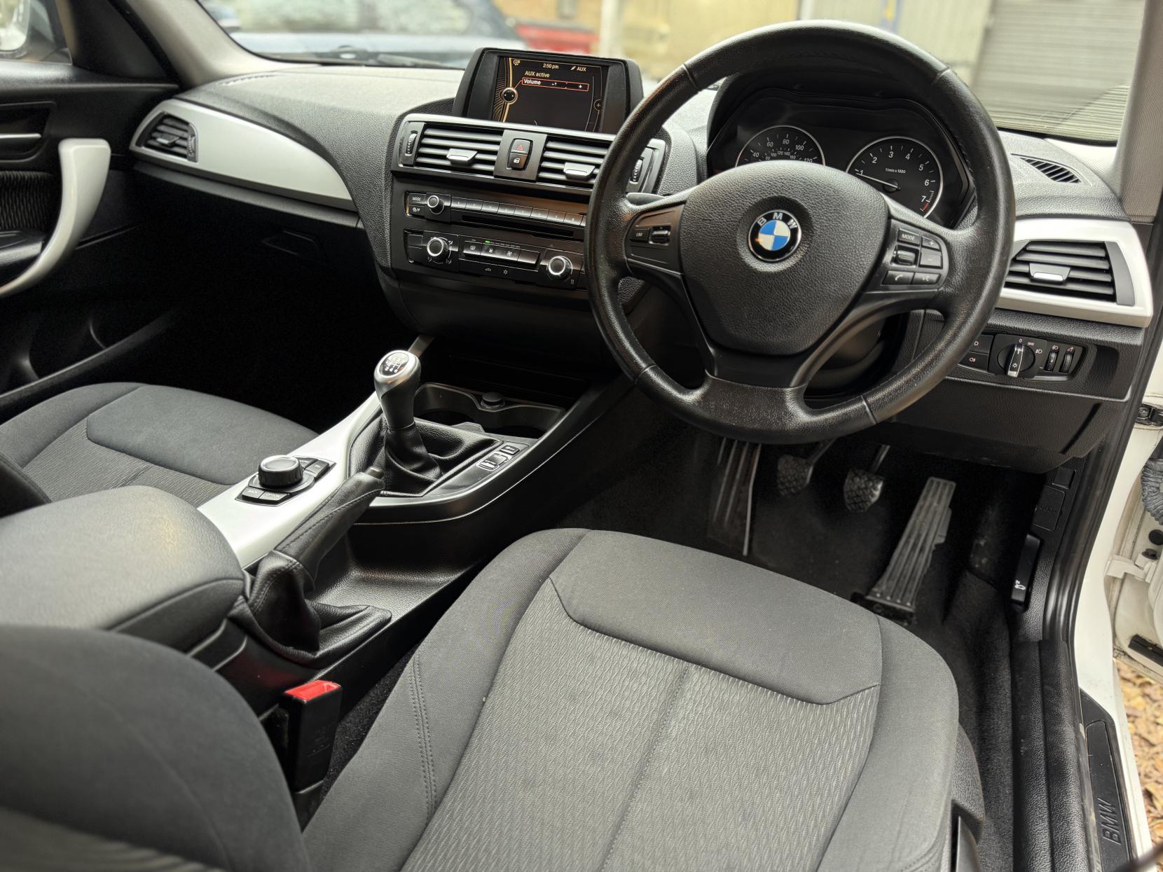 BMW 1 Series 1.6 116i SE Hatchback 5dr Petrol Manual Euro 5 (s/s) (136 ps)