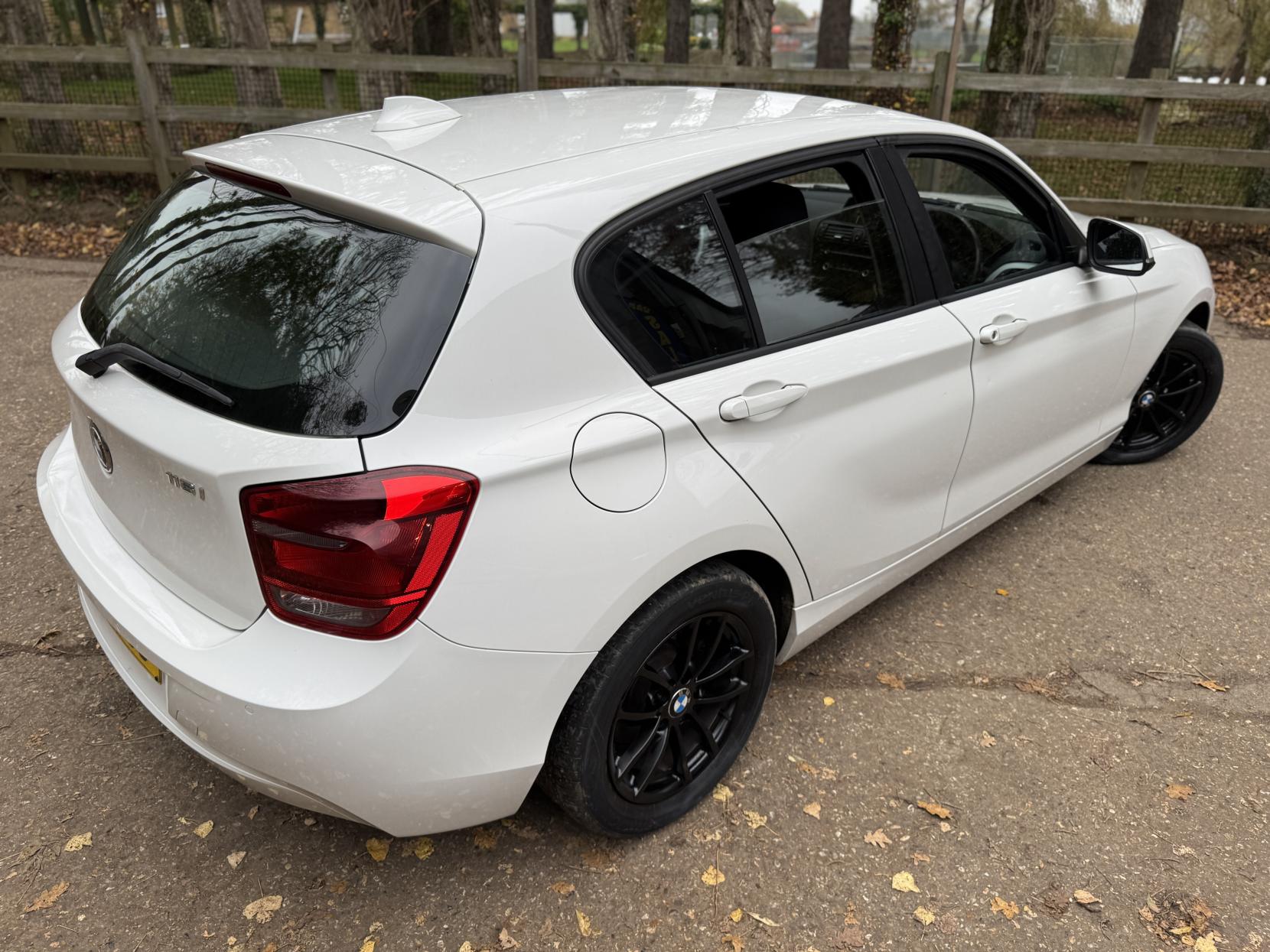 BMW 1 Series 1.6 116i SE Hatchback 5dr Petrol Manual Euro 5 (s/s) (136 ps)