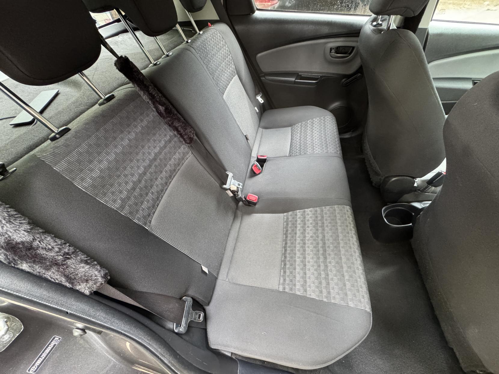 Toyota Yaris 1.33 Dual VVT-i Icon Hatchback 5dr Petrol Manual Euro 6 (99 ps)