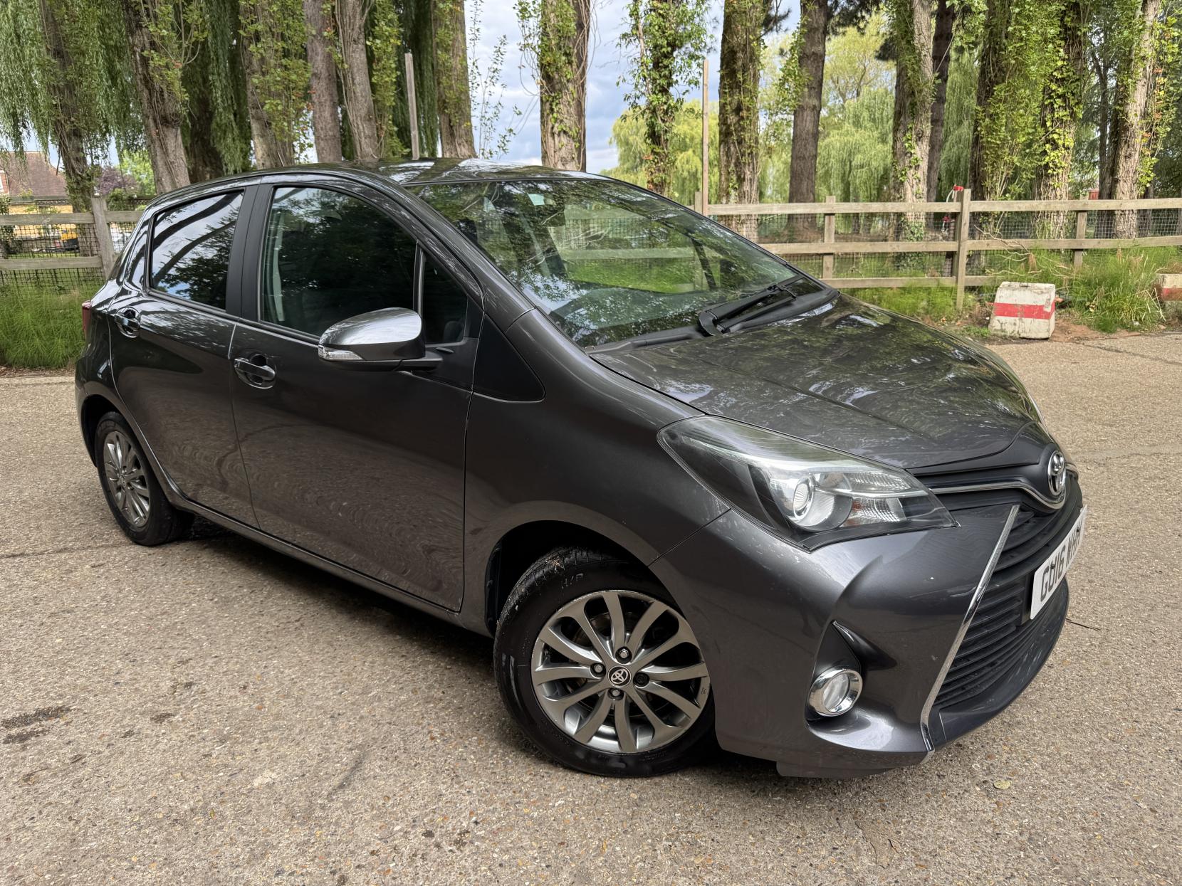Toyota Yaris 1.33 Dual VVT-i Icon Hatchback 5dr Petrol Manual Euro 6 (99 ps)