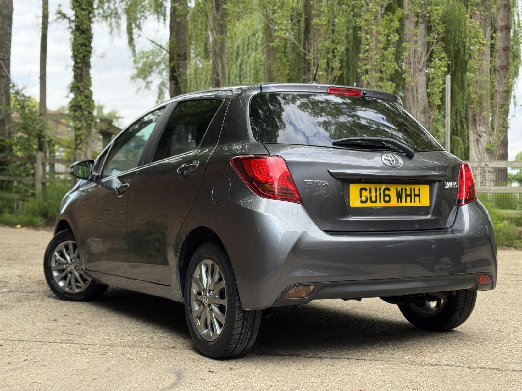Toyota Yaris 1.33 Dual VVT-i Icon Hatchback 5dr Petrol Manual Euro 6 (99 ps)