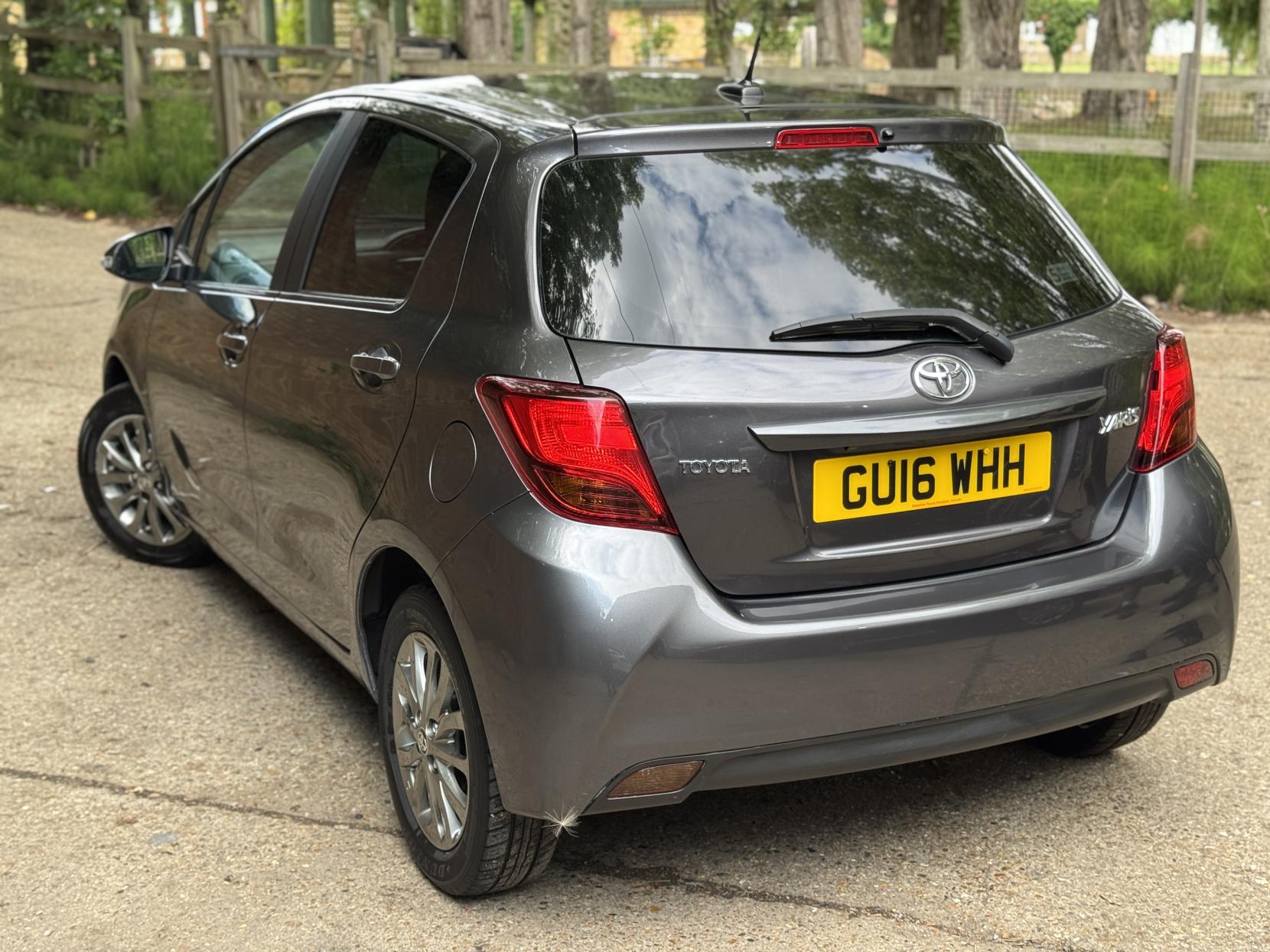 Toyota Yaris 1.33 Dual VVT-i Icon Hatchback 5dr Petrol Manual Euro 6 (99 ps)