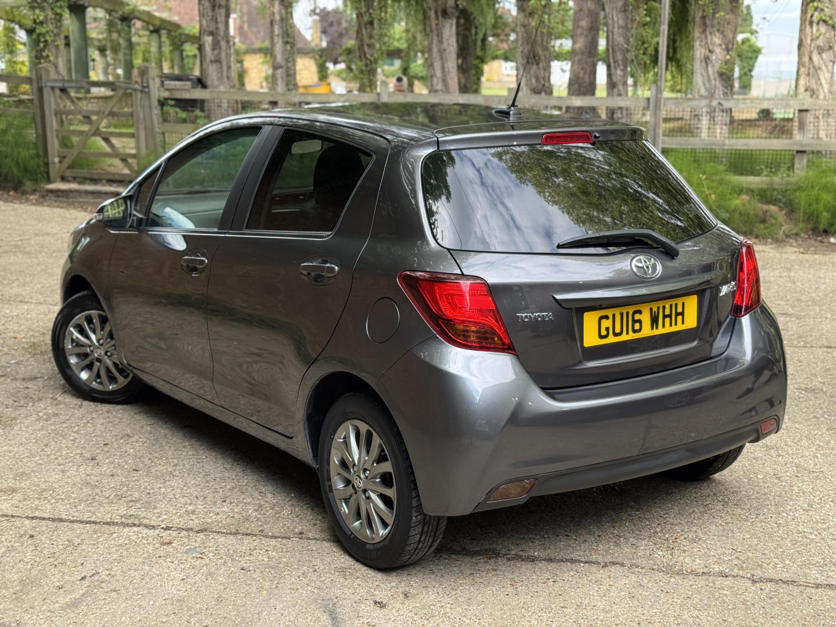 Toyota Yaris 1.33 Dual VVT-i Icon Hatchback 5dr Petrol Manual Euro 6 (99 ps)