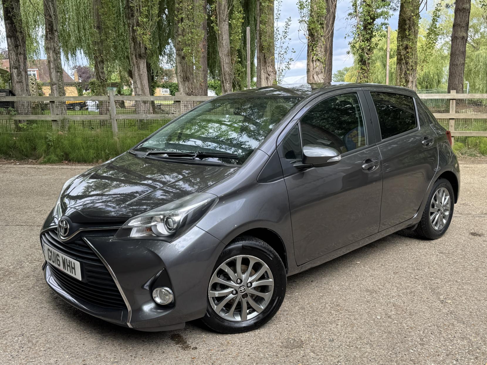 Toyota Yaris 1.33 Dual VVT-i Icon Hatchback 5dr Petrol Manual Euro 6 (99 ps)
