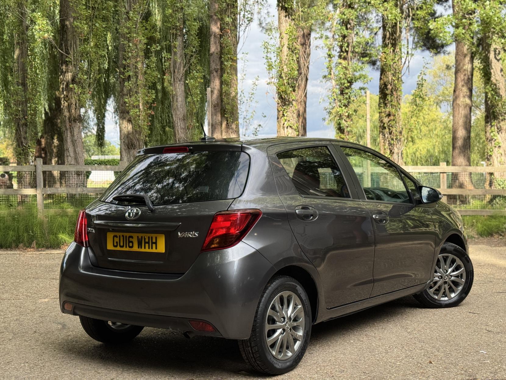 Toyota Yaris 1.33 Dual VVT-i Icon Hatchback 5dr Petrol Manual Euro 6 (99 ps)
