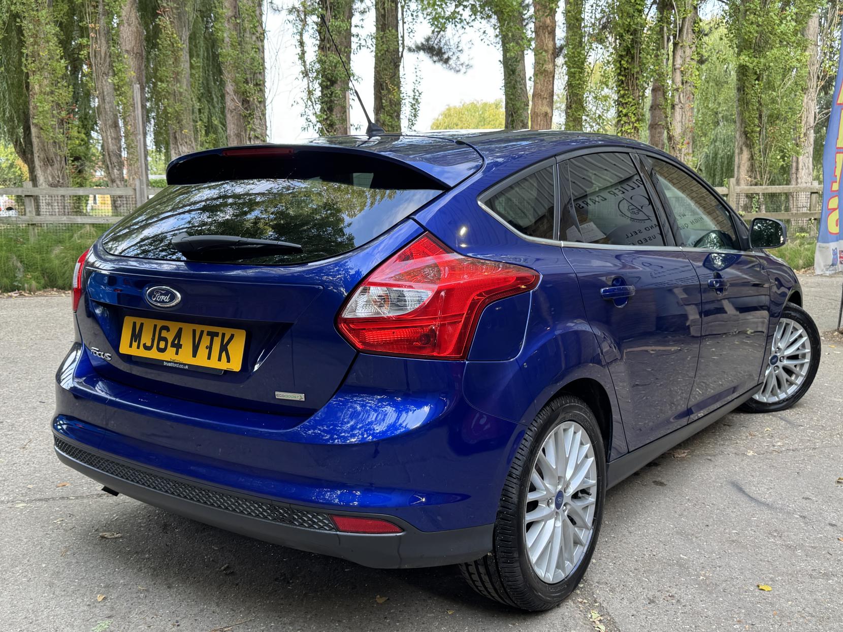 Ford Focus 1.0T EcoBoost Zetec Navigator Hatchback 5dr Petrol Manual Euro 5 (s/s) (100 ps)