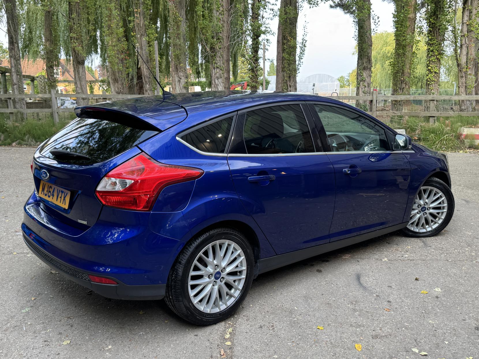 Ford Focus 1.0T EcoBoost Zetec Navigator Hatchback 5dr Petrol Manual Euro 5 (s/s) (100 ps)