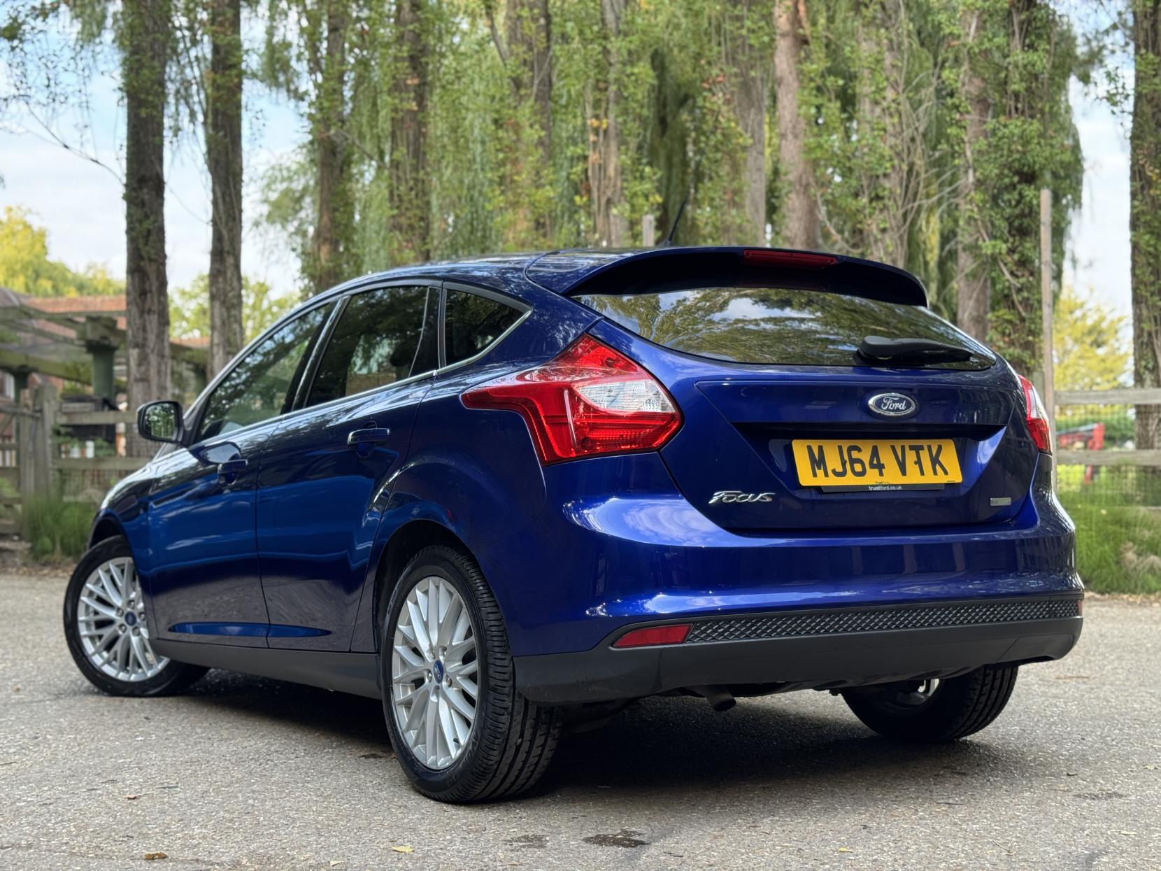 Ford Focus 1.0T EcoBoost Zetec Navigator Hatchback 5dr Petrol Manual Euro 5 (s/s) (100 ps)