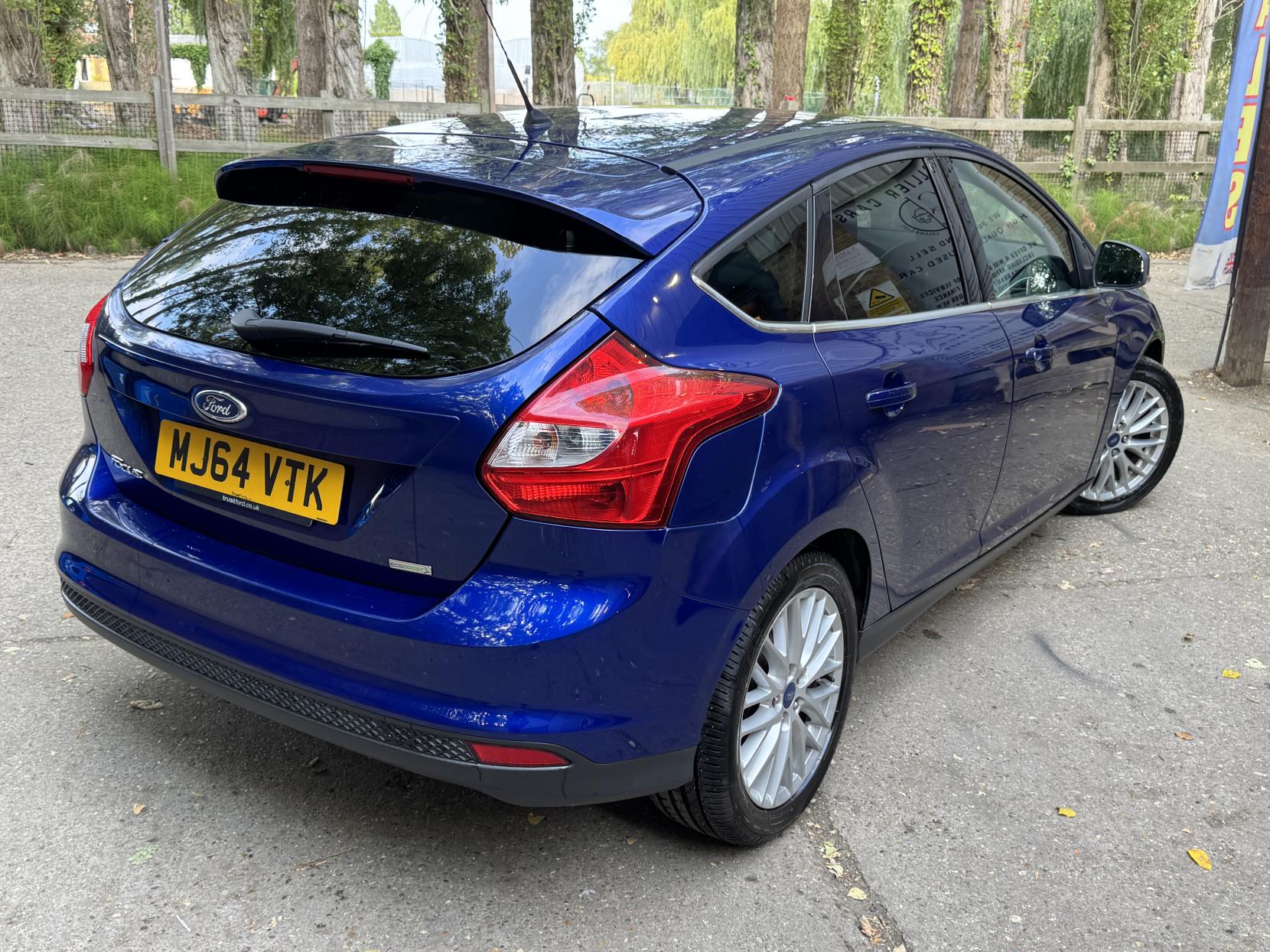 Ford Focus 1.0T EcoBoost Zetec Navigator Hatchback 5dr Petrol Manual Euro 5 (s/s) (100 ps)