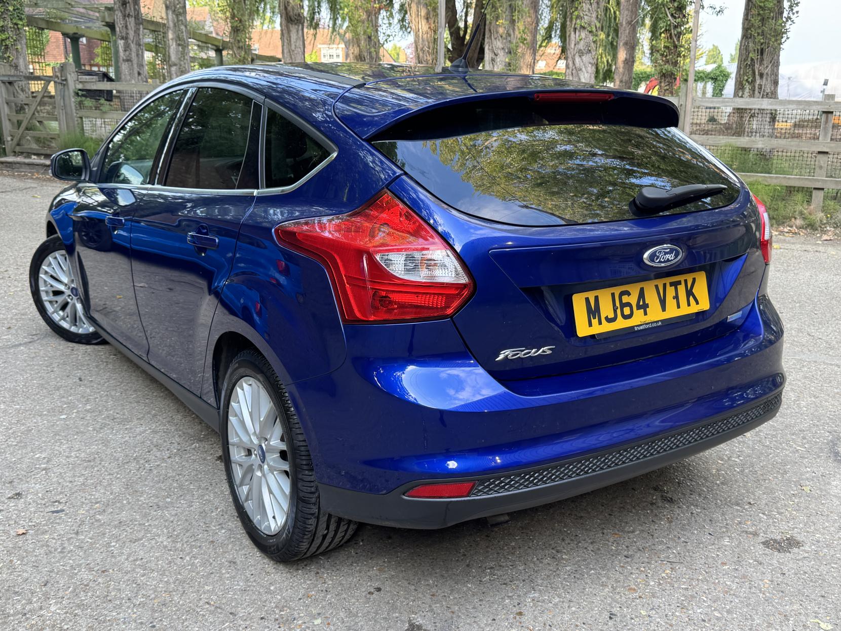 Ford Focus 1.0T EcoBoost Zetec Navigator Hatchback 5dr Petrol Manual Euro 5 (s/s) (100 ps)