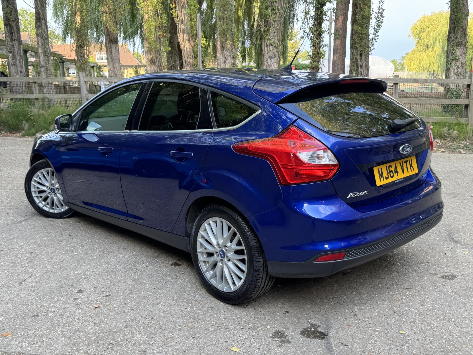 Ford Focus 1.0T EcoBoost Zetec Navigator Hatchback 5dr Petrol Manual Euro 5 (s/s) (100 ps)