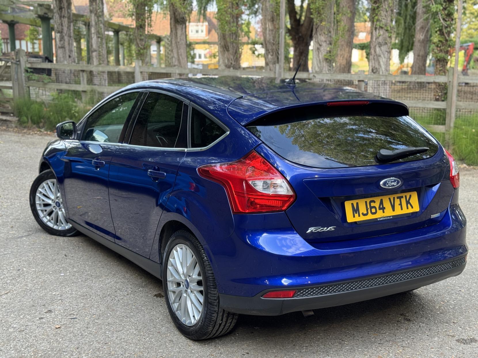 Ford Focus 1.0T EcoBoost Zetec Navigator Hatchback 5dr Petrol Manual Euro 5 (s/s) (100 ps)