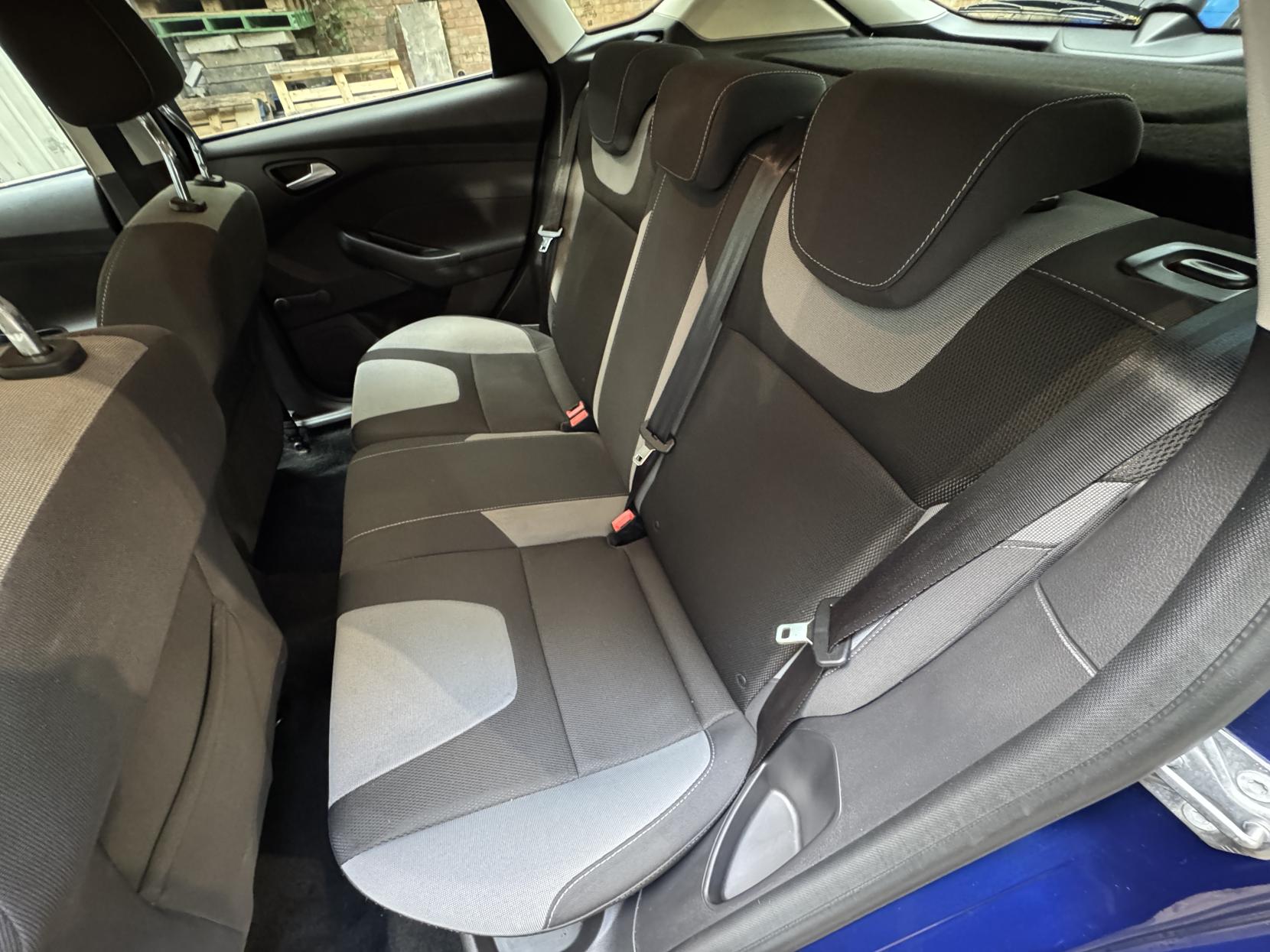 Ford Focus 1.0T EcoBoost Zetec Navigator Hatchback 5dr Petrol Manual Euro 5 (s/s) (100 ps)