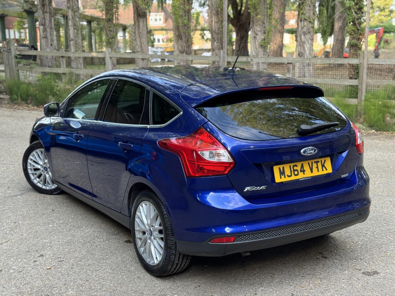 Ford Focus 1.0T EcoBoost Zetec Navigator Hatchback 5dr Petrol Manual Euro 5 (s/s) (100 ps)