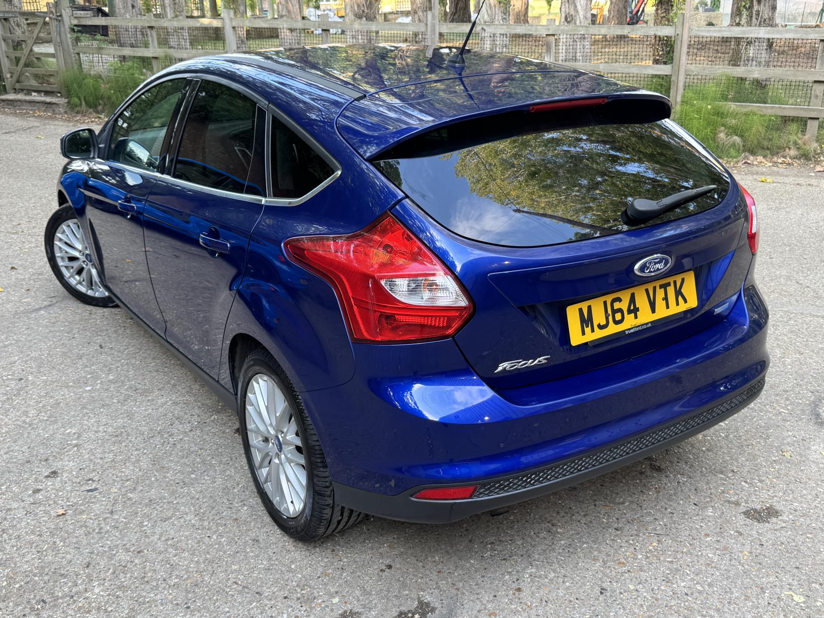 Ford Focus 1.0T EcoBoost Zetec Navigator Hatchback 5dr Petrol Manual Euro 5 (s/s) (100 ps)