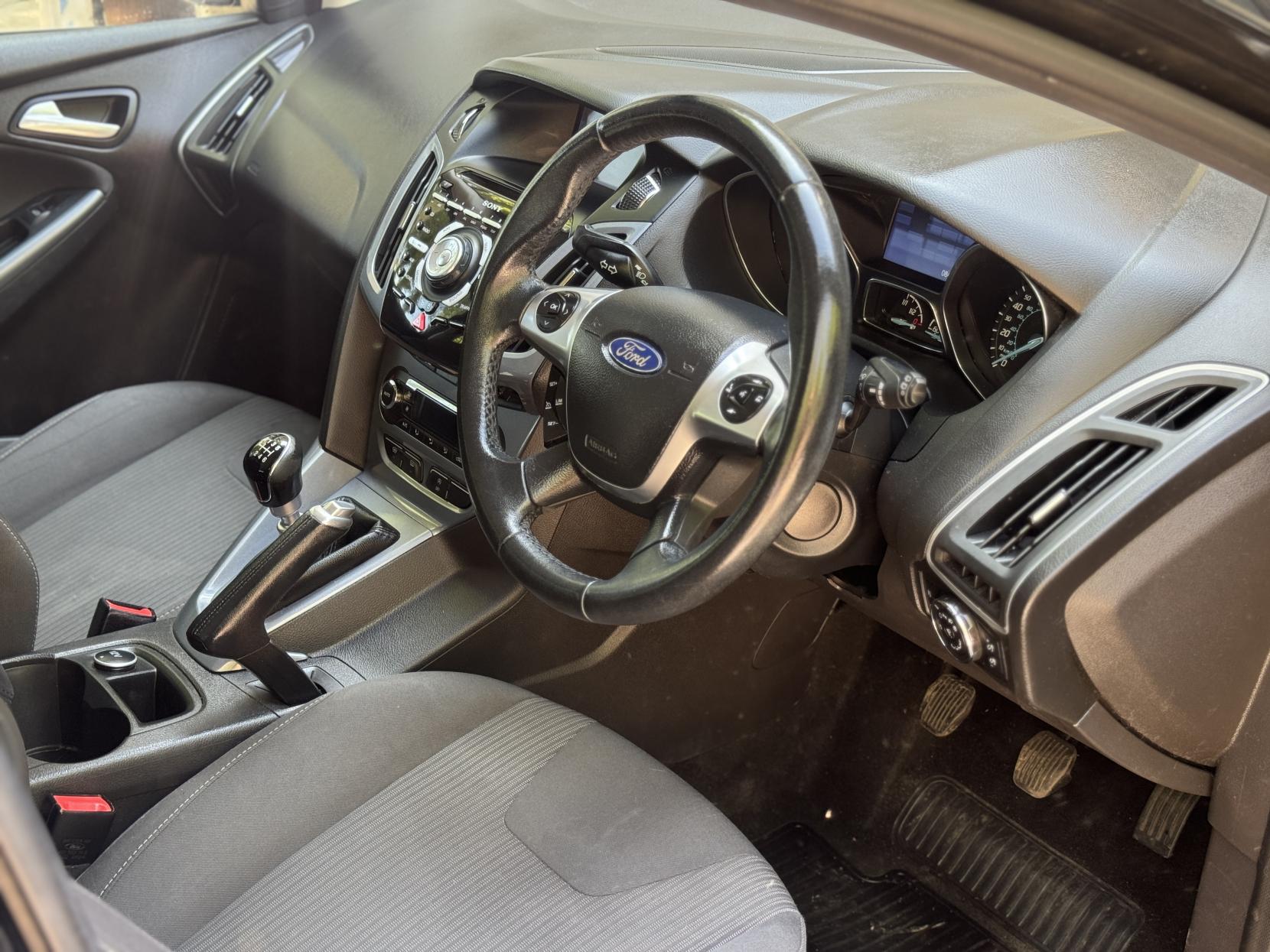 Ford Focus 1.0T EcoBoost Titanium Navigator Hatchback 5dr Petrol Manual Euro 5 (s/s) (125 ps)