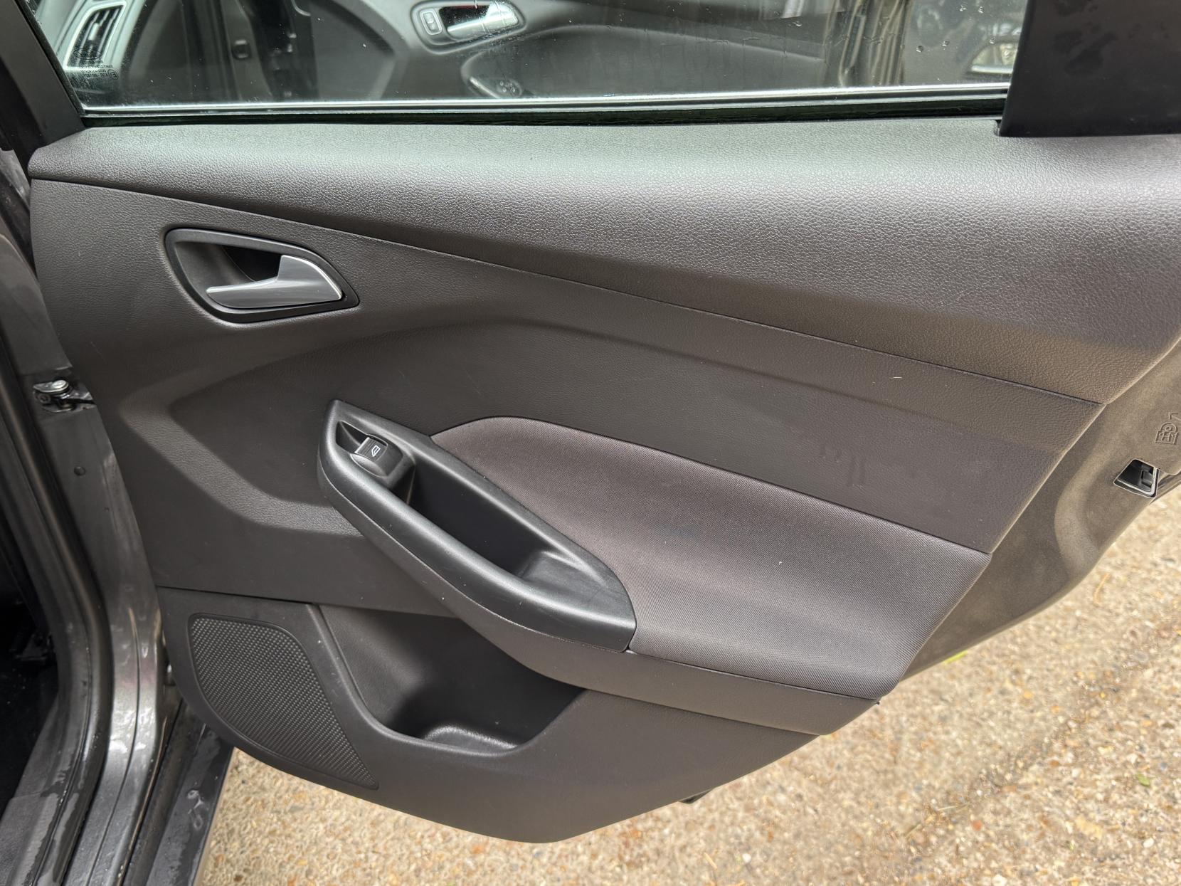 Ford Focus 2.0 TDCi Titanium Estate 5dr Diesel Manual Euro 6 (s/s) (150 ps)