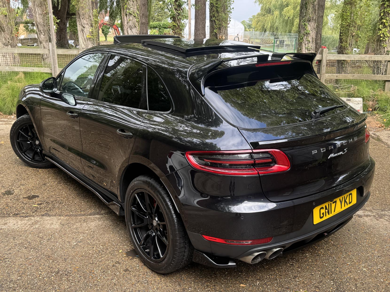 Porsche Macan 3.0 TD V6 S SUV 5dr Diesel PDK 4WD Euro 6 (s/s) (258 ps)