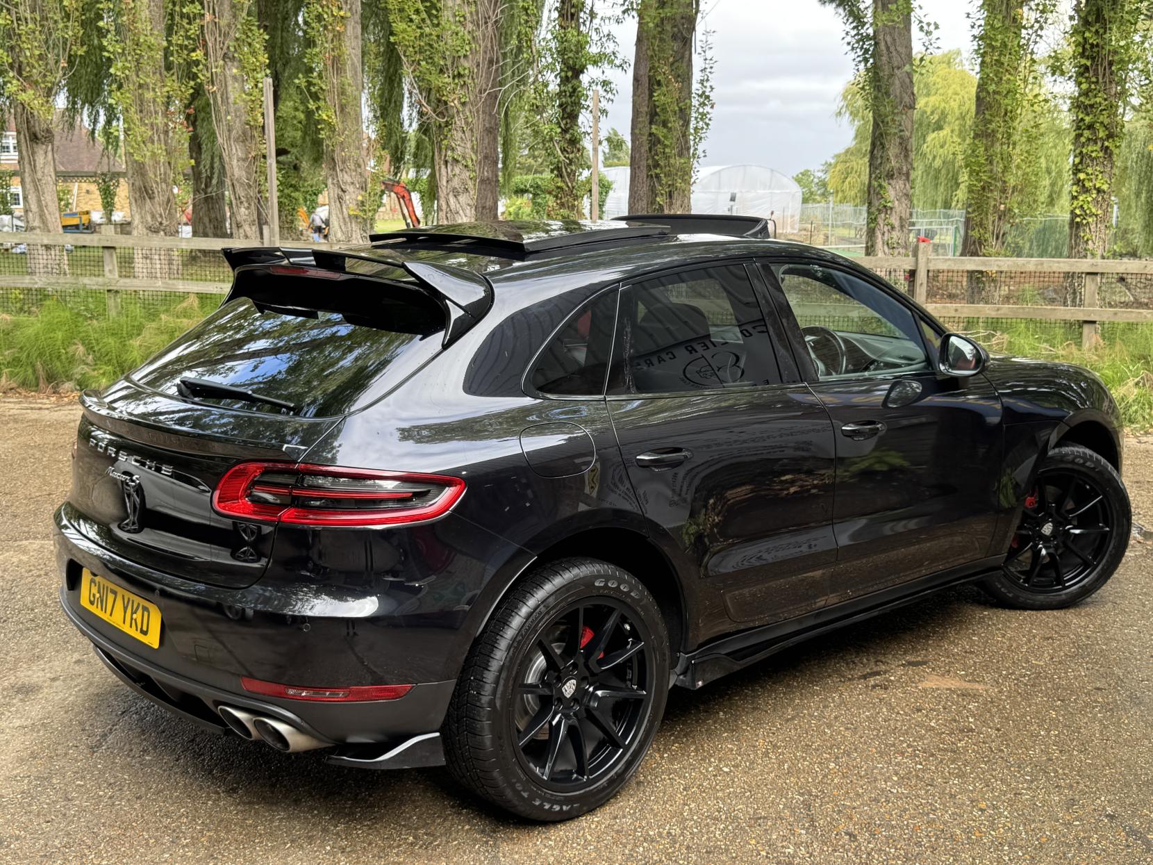 Porsche Macan 3.0 TD V6 S SUV 5dr Diesel PDK 4WD Euro 6 (s/s) (258 ps)