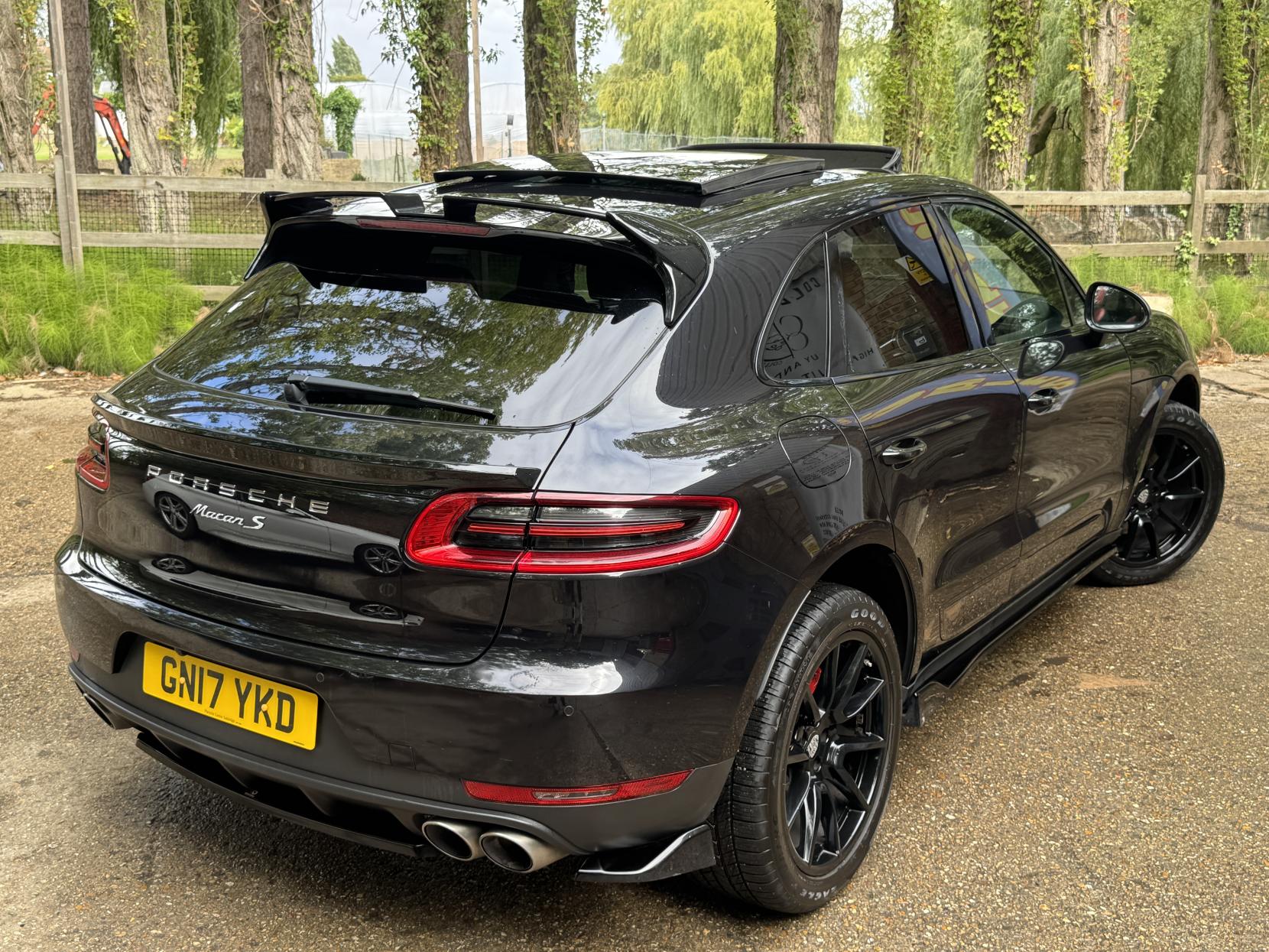 Porsche Macan 3.0 TD V6 S SUV 5dr Diesel PDK 4WD Euro 6 (s/s) (258 ps)