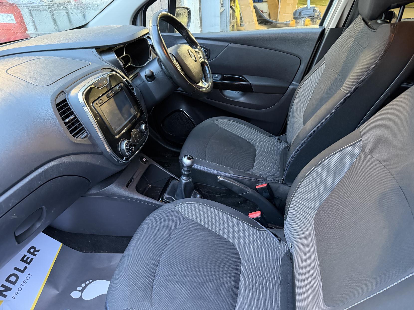 Renault Captur 1.2 TCe ENERGY Dynamique S Nav SUV 5dr Petrol Manual Euro 6 (s/s) (120 ps)