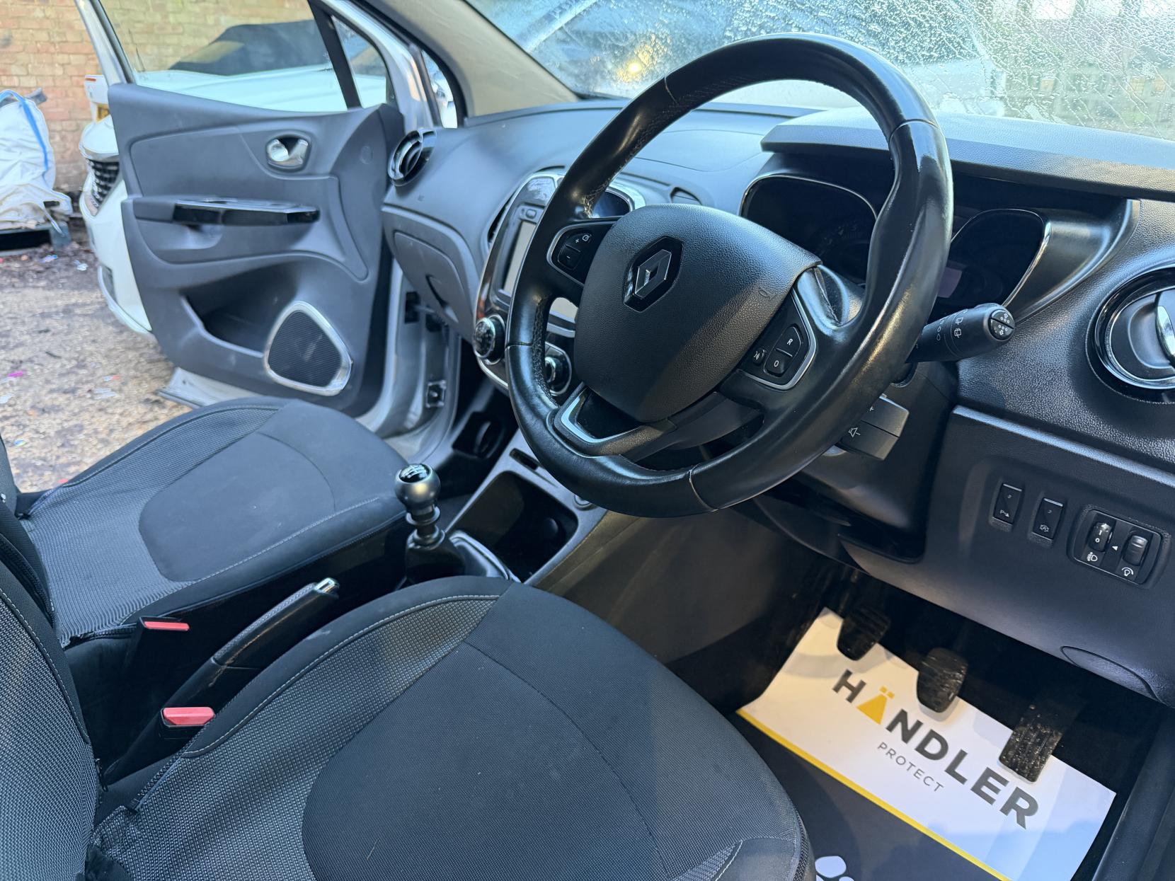 Renault Captur 1.2 TCe ENERGY Dynamique S Nav SUV 5dr Petrol Manual Euro 6 (s/s) (120 ps)