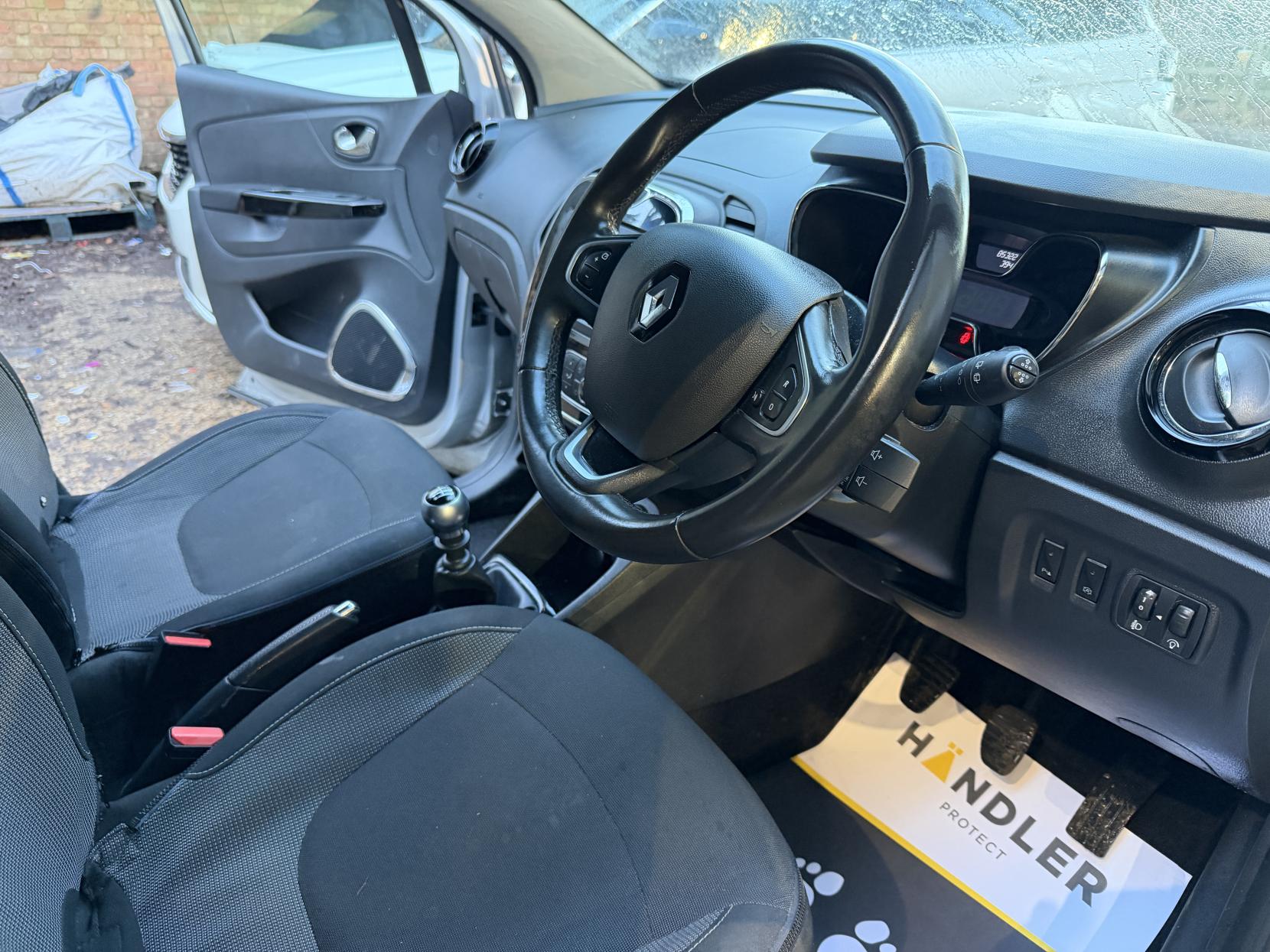 Renault Captur 1.2 TCe ENERGY Dynamique S Nav SUV 5dr Petrol Manual Euro 6 (s/s) (120 ps)