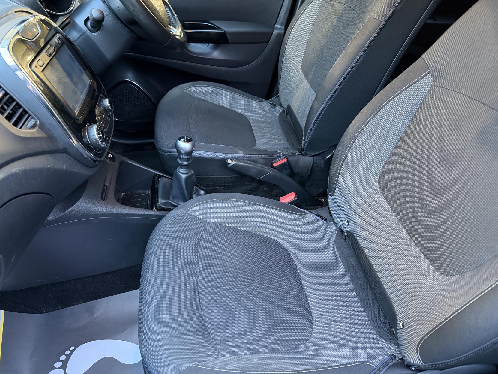 Renault Captur 1.2 TCe ENERGY Dynamique S Nav SUV 5dr Petrol Manual Euro 6 (s/s) (120 ps)