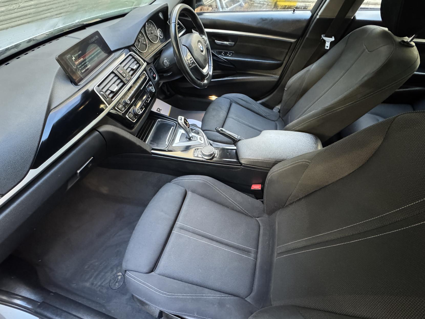 BMW 3 Series 2.0 330e 7.6kWh Sport Saloon 4dr Petrol Plug-in Hybrid Auto Euro 6 (s/s) (252 ps)