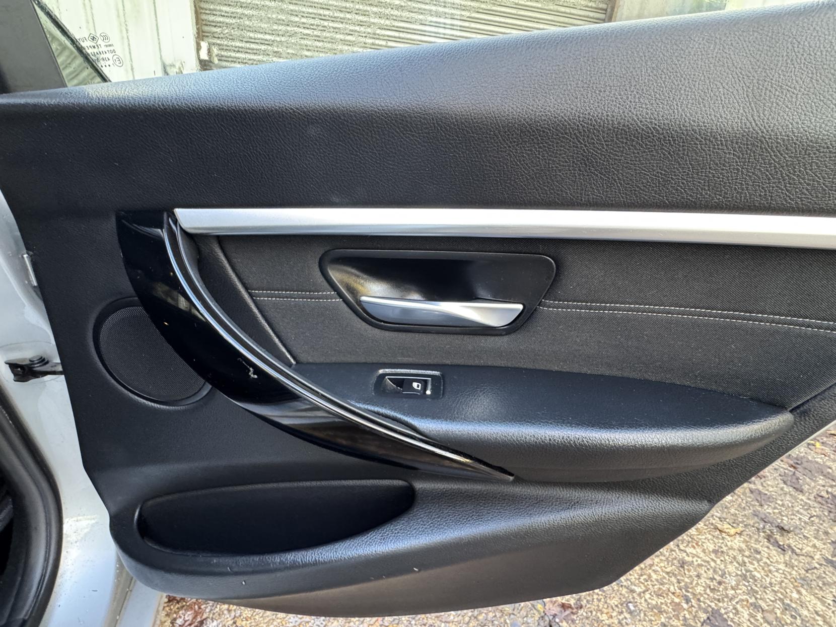 BMW 3 Series 2.0 330e 7.6kWh Sport Saloon 4dr Petrol Plug-in Hybrid Auto Euro 6 (s/s) (252 ps)